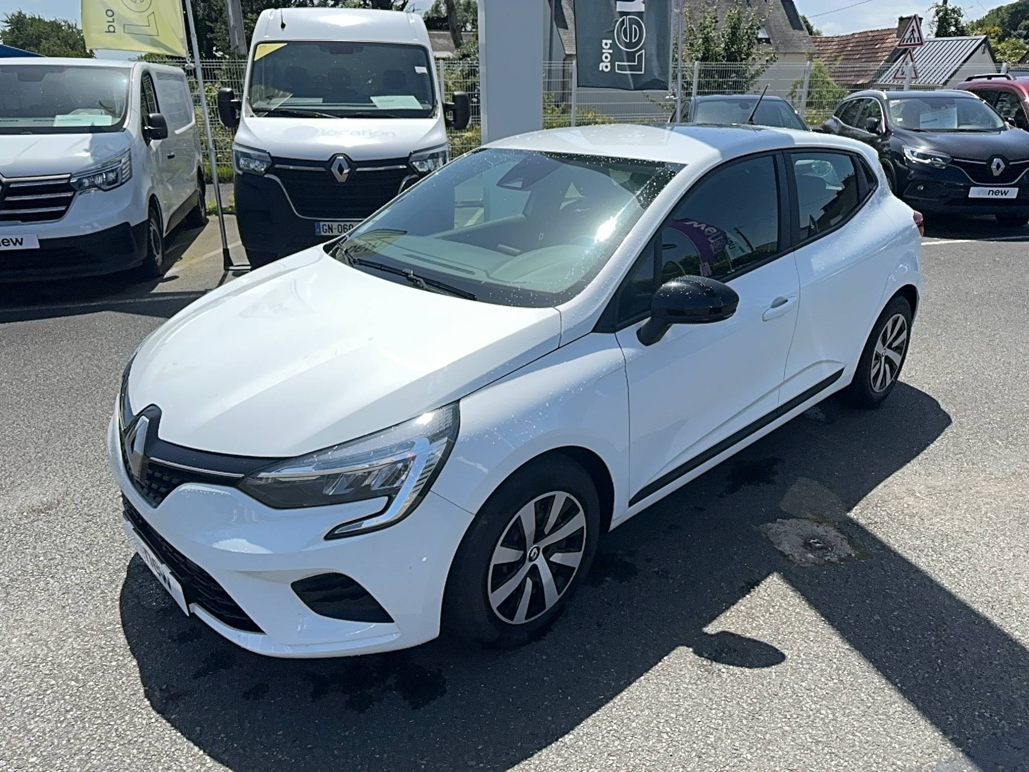 Renault Clio 5 Clio E-Tech full hybrid 145 occasion de 2023 en vente à Lannion