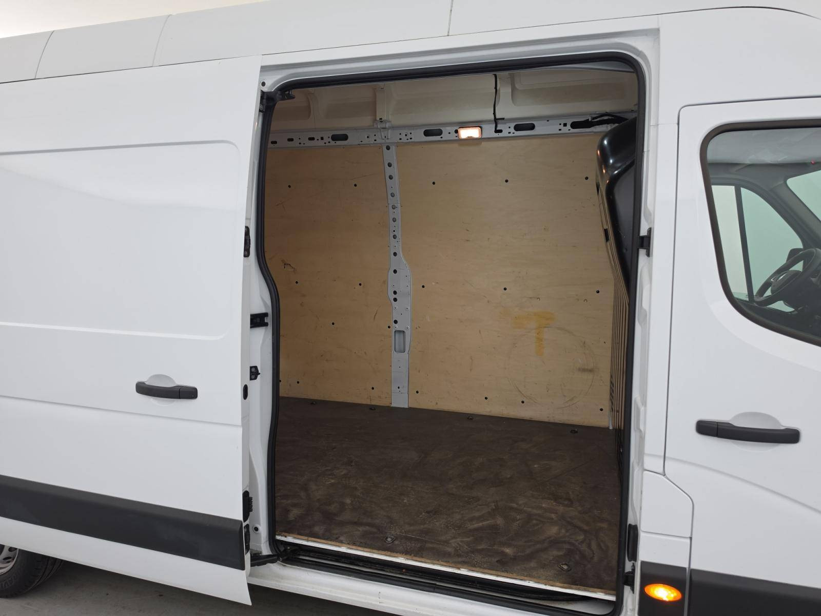 Vente en ligne Renault Master Fourgon MASTER FGN TRAC F3500 L3H3 BLUE DCI 135 au prix de 25 900 €