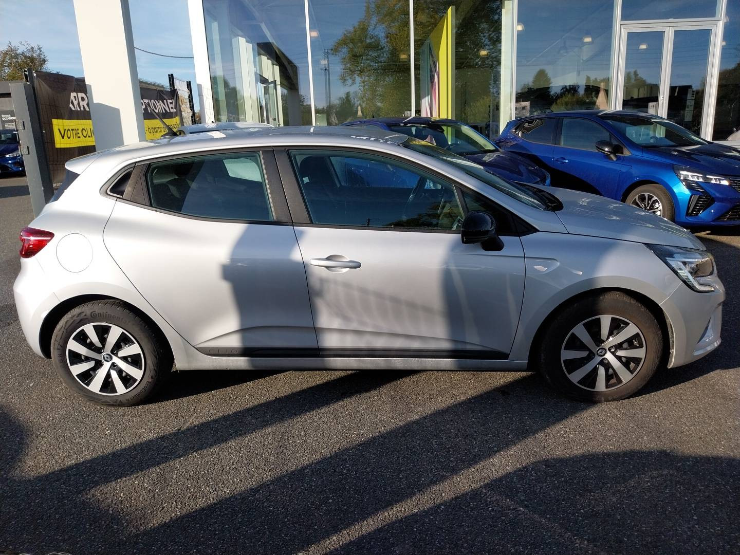 Vente en ligne Renault Clio 5 Clio TCe 90 au prix de 15 990 €