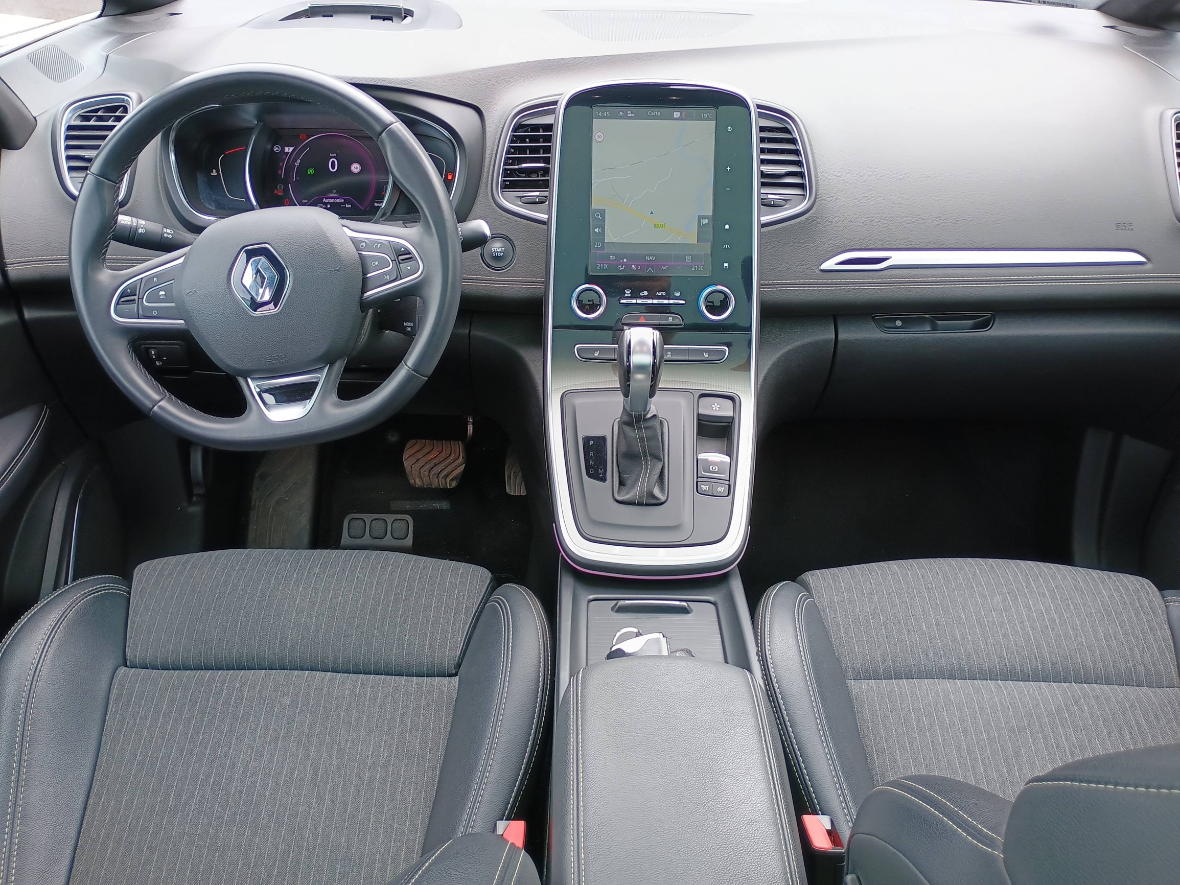 Vente en ligne Renault Grand Scenic 4 Grand Scenic TCe 140 EDC au prix de 22 590 €