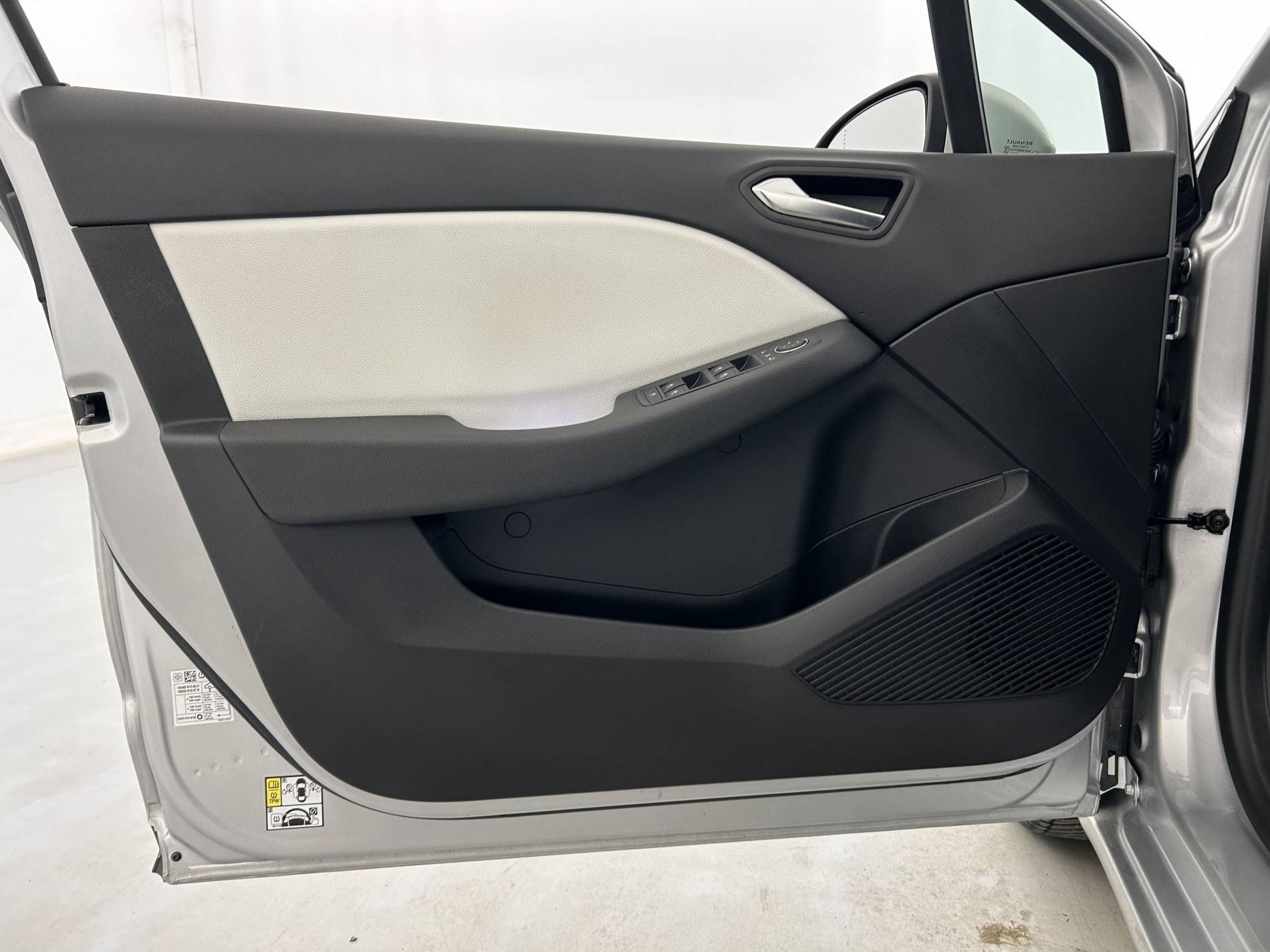 Vente en ligne Renault Clio 5 Clio E-Tech 140 - 21N au prix de 16 890 €