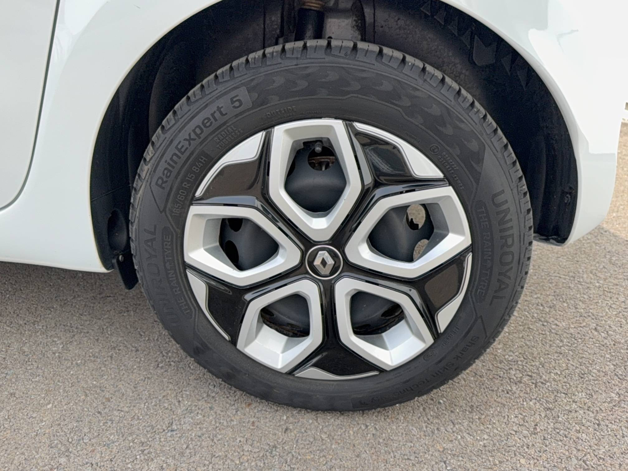 Vente en ligne Renault Twingo Electrique Twingo III E-Tech au prix de 10 990 €