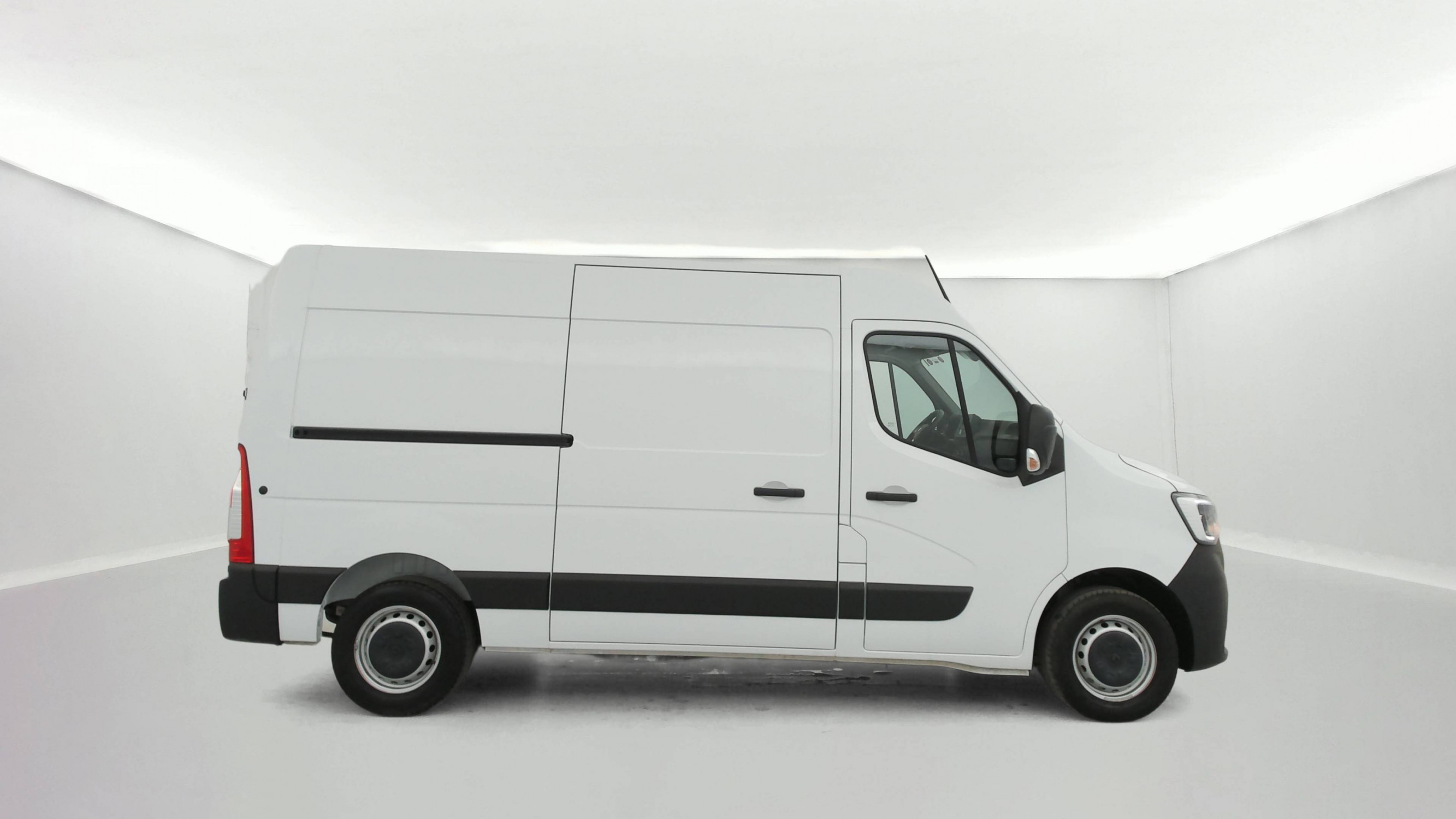 Vente en ligne Renault Master Fourgon MASTER FGN TRAC F3500 L2H2 BLUE DCI 135 au prix de 22 990 €