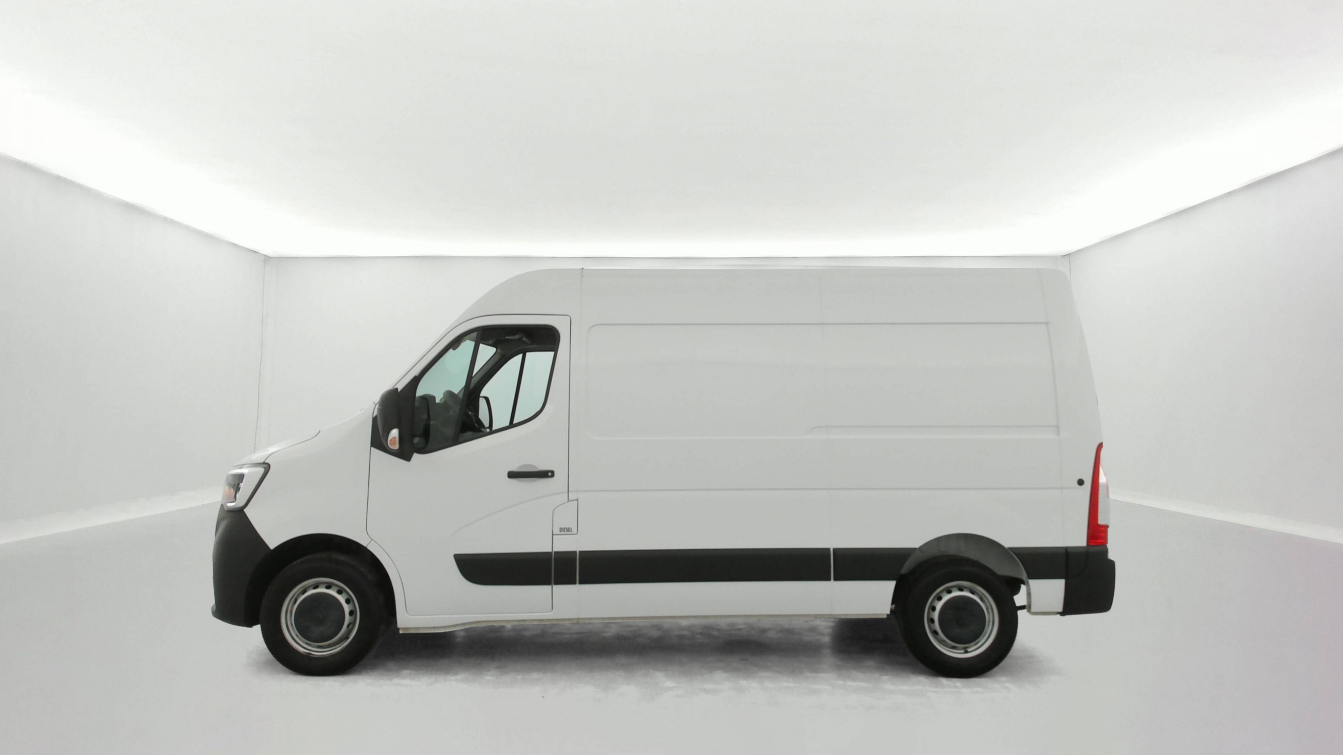 Vente en ligne Renault Master Fourgon MASTER FGN TRAC F3500 L2H2 BLUE DCI 135 au prix de 23 990 €