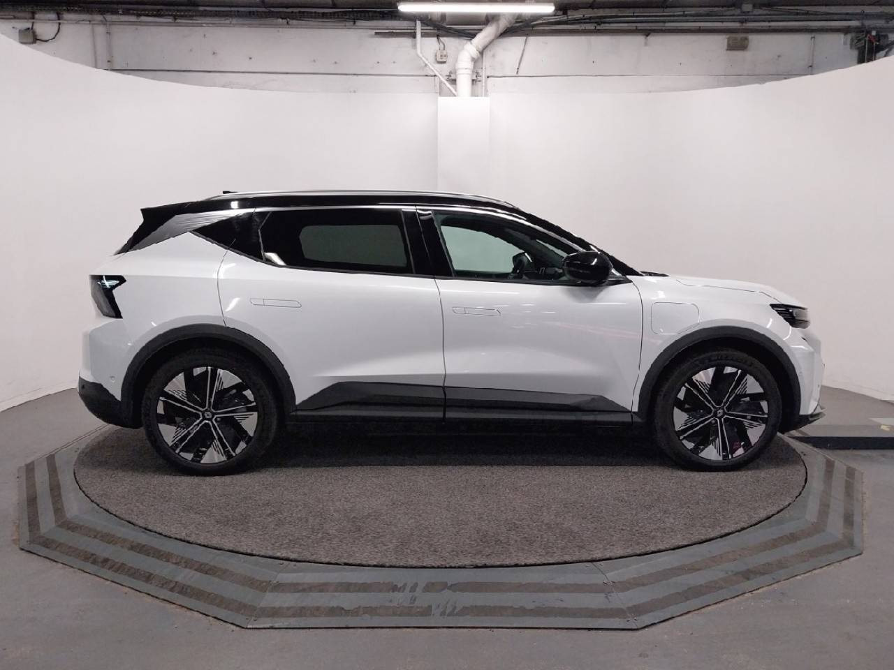 Vente en ligne Renault Scenic E-Tech Scenic E-Tech électrique 220 ch grande autonomie au prix de 48 390 €