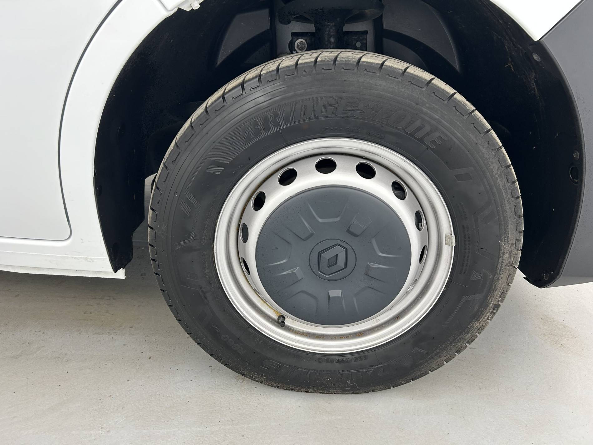 Vente en ligne Renault Master Fourgon MASTER FGN TRAC F3500 L2H2 BLUE DCI 135 au prix de 25 990 €