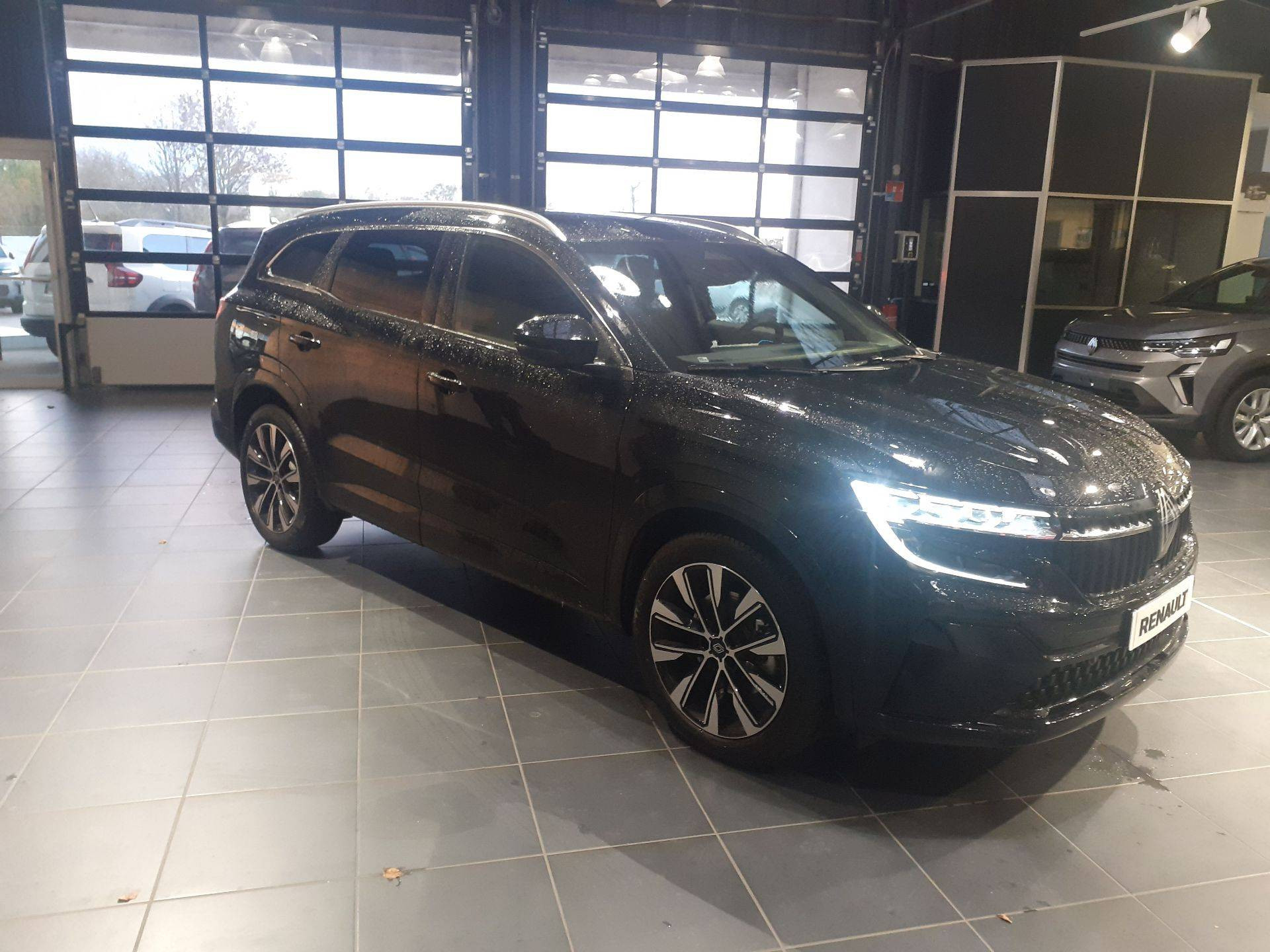 Vente en ligne Renault Espace Espace full hybrid E-Tech 200 ch 5pl au prix de 40 990 €