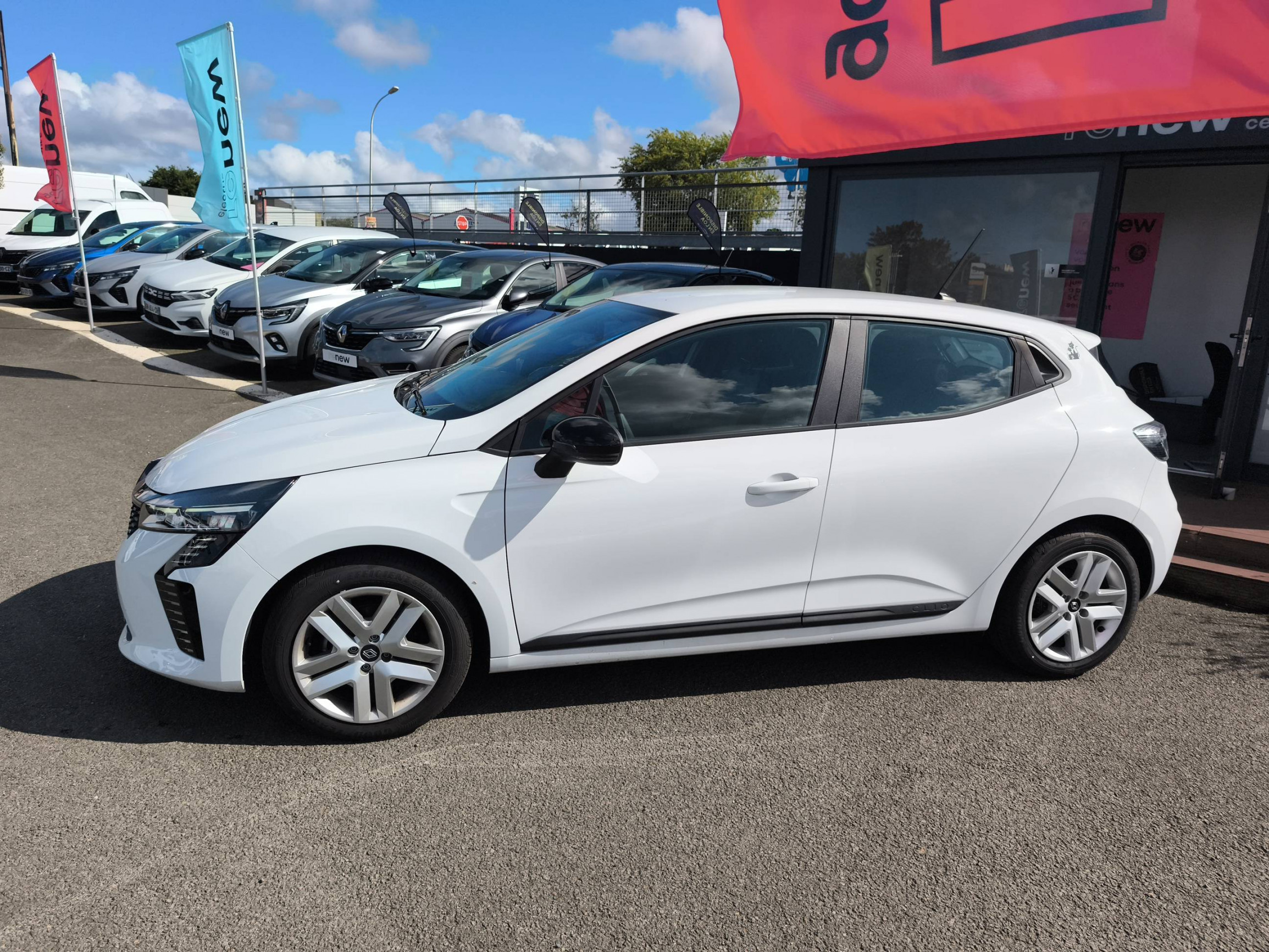 Vente en ligne Renault Clio 5 Clio Eco-G 100 ch GSR2 au prix de 16 490 €
