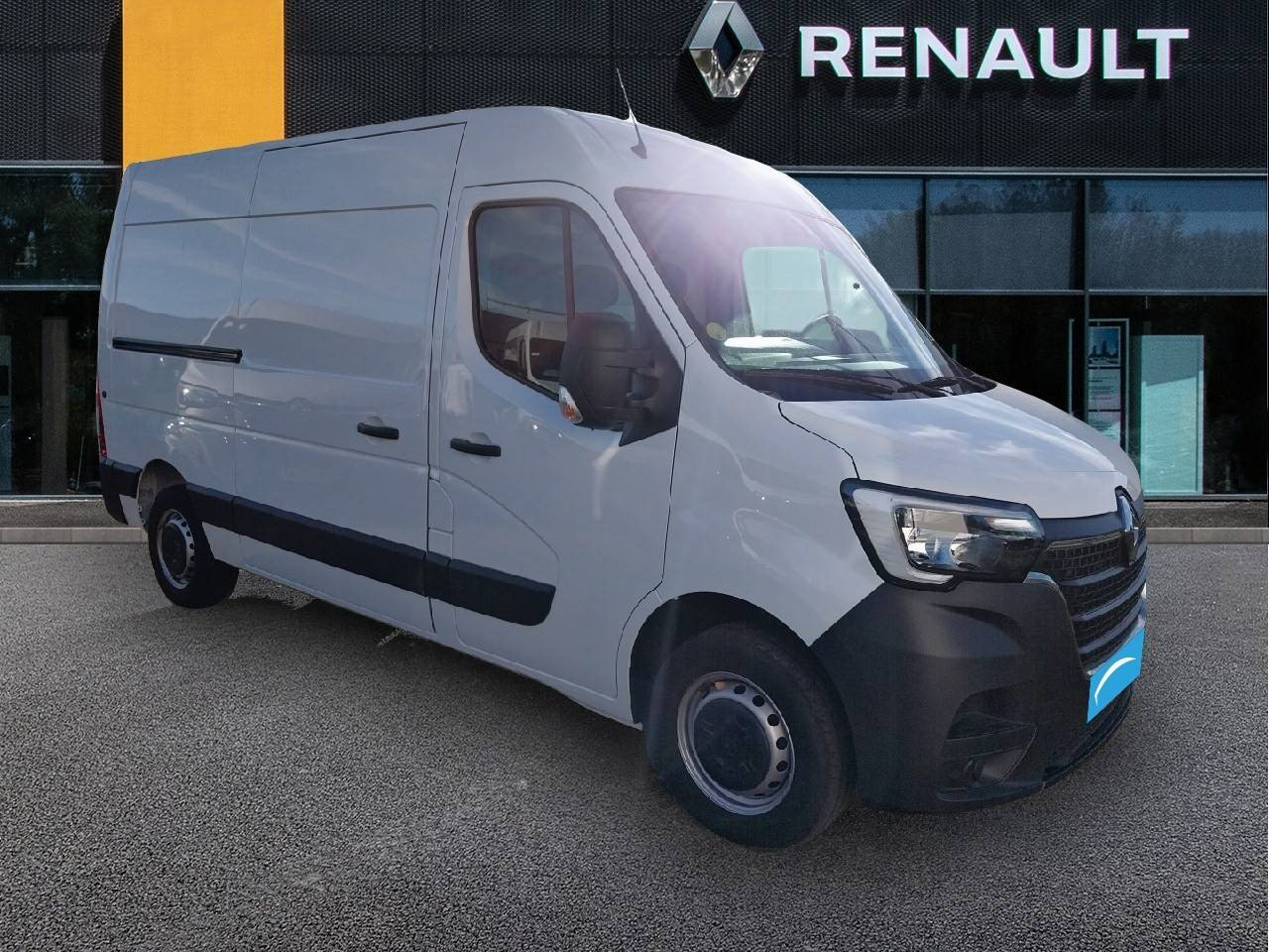 Vente en ligne Renault Master Fourgon MASTER FGN TRAC F3500 L2H2 BLUE DCI 135 au prix de 25 890 €