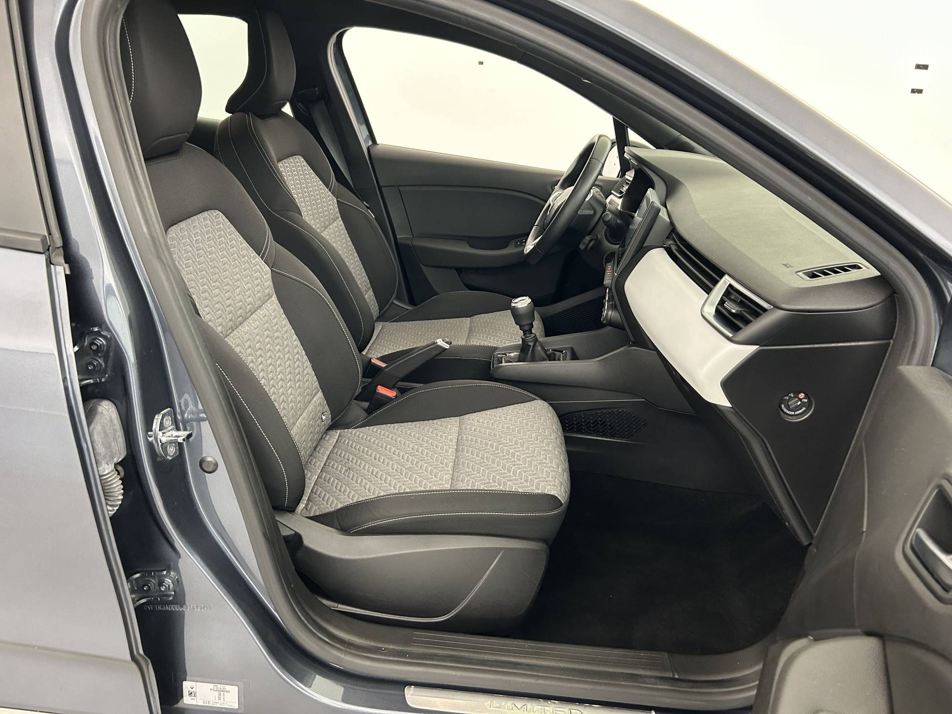 Vente en ligne Renault Clio 5 Clio TCe 90 - 21 au prix de 13 490 €