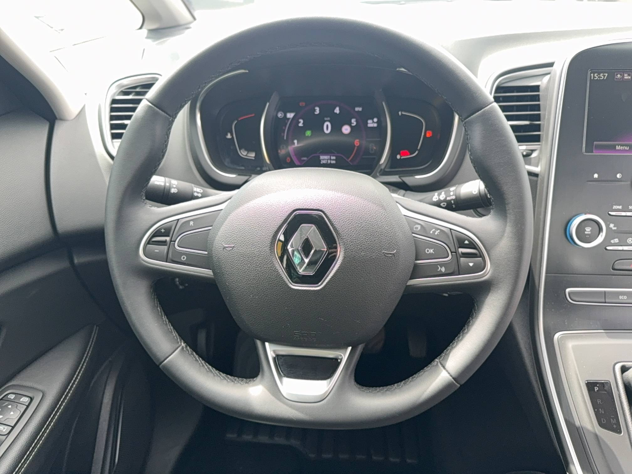 Vente en ligne Renault Grand Scenic 4 Grand Scenic TCe 140 EDC au prix de 22 830 €