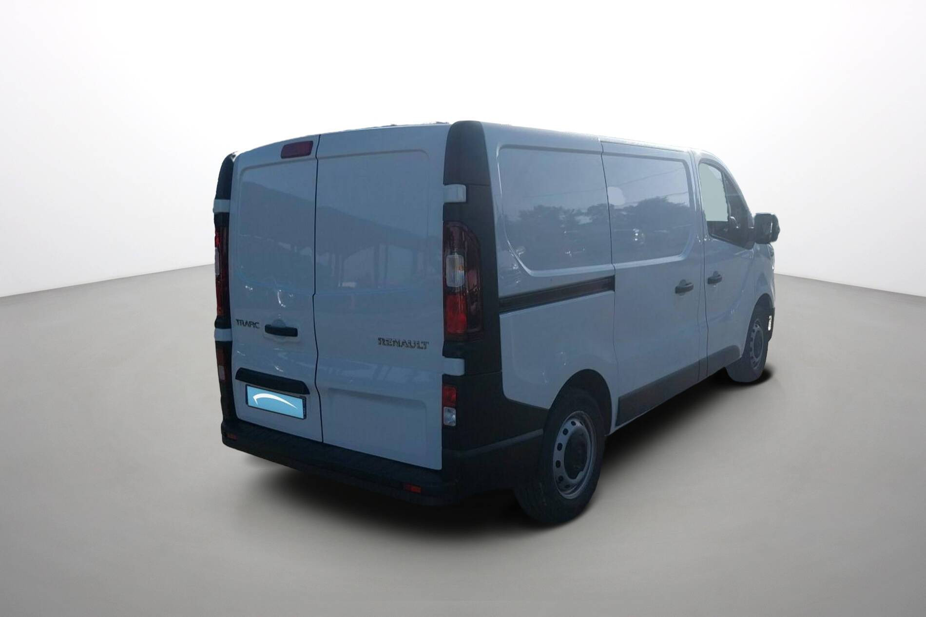 Vente en ligne Renault Trafic 3 Fourgon TRAFIC FG BLUE DCI 130 L1H1 3T GSR2 au prix de 23 990 €