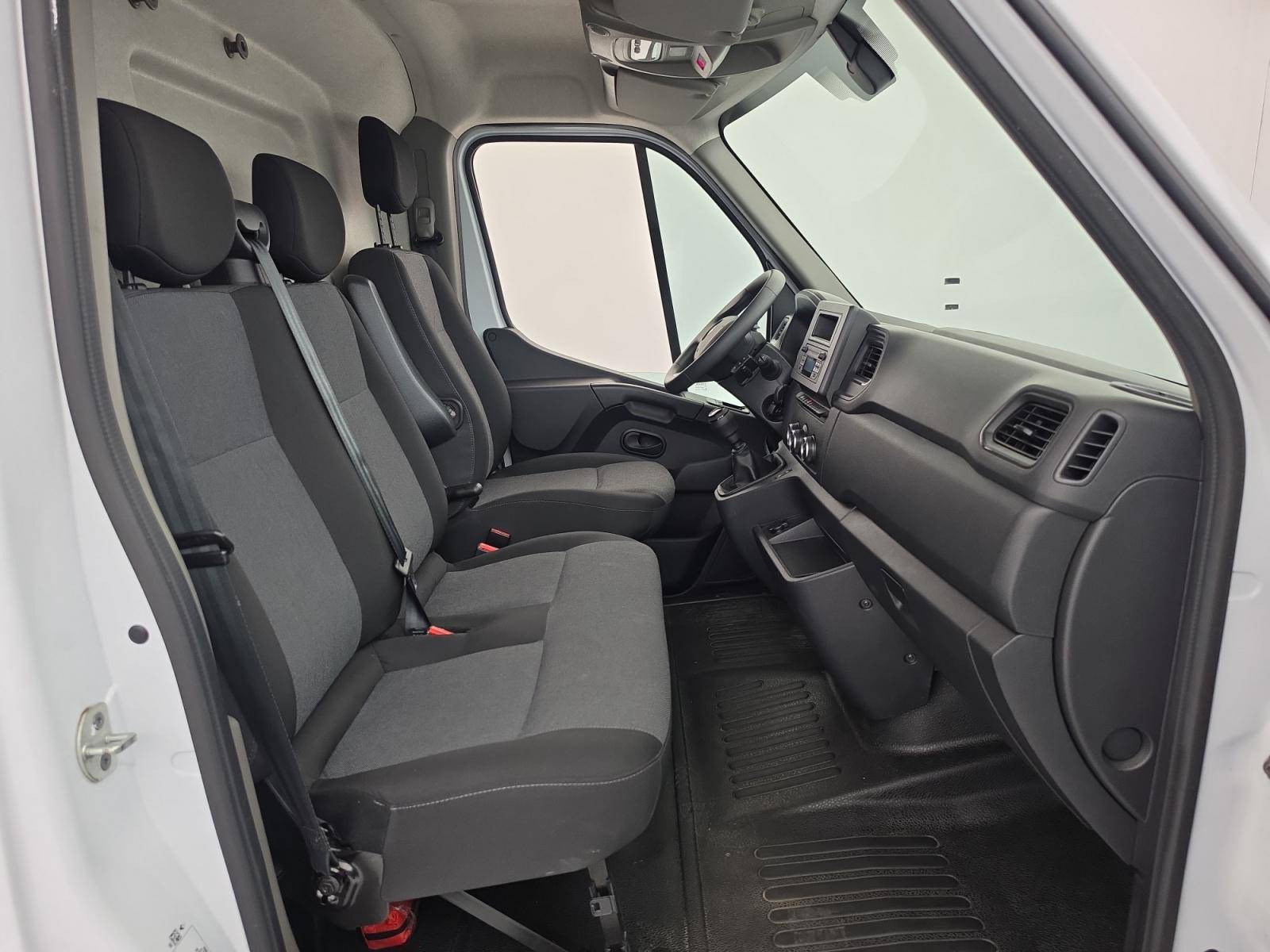 Vente en ligne Renault Master Fourgon MASTER FGN TRAC F3500 L3H3 BLUE DCI 135 au prix de 26 490 €