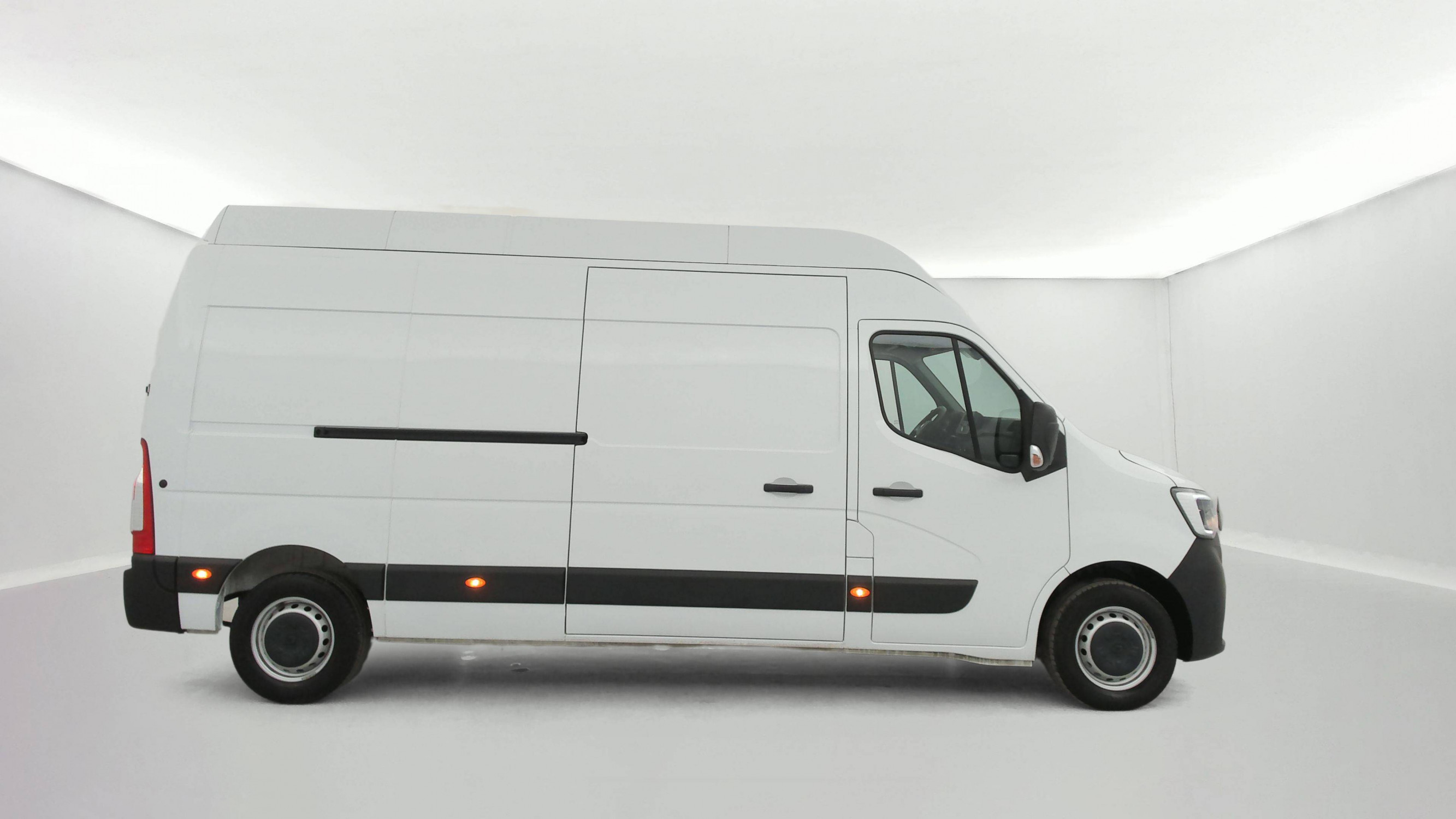 Vente en ligne Renault Master Fourgon MASTER FGN TRAC F3500 L3H3 BLUE DCI 135 au prix de 29 999 €
