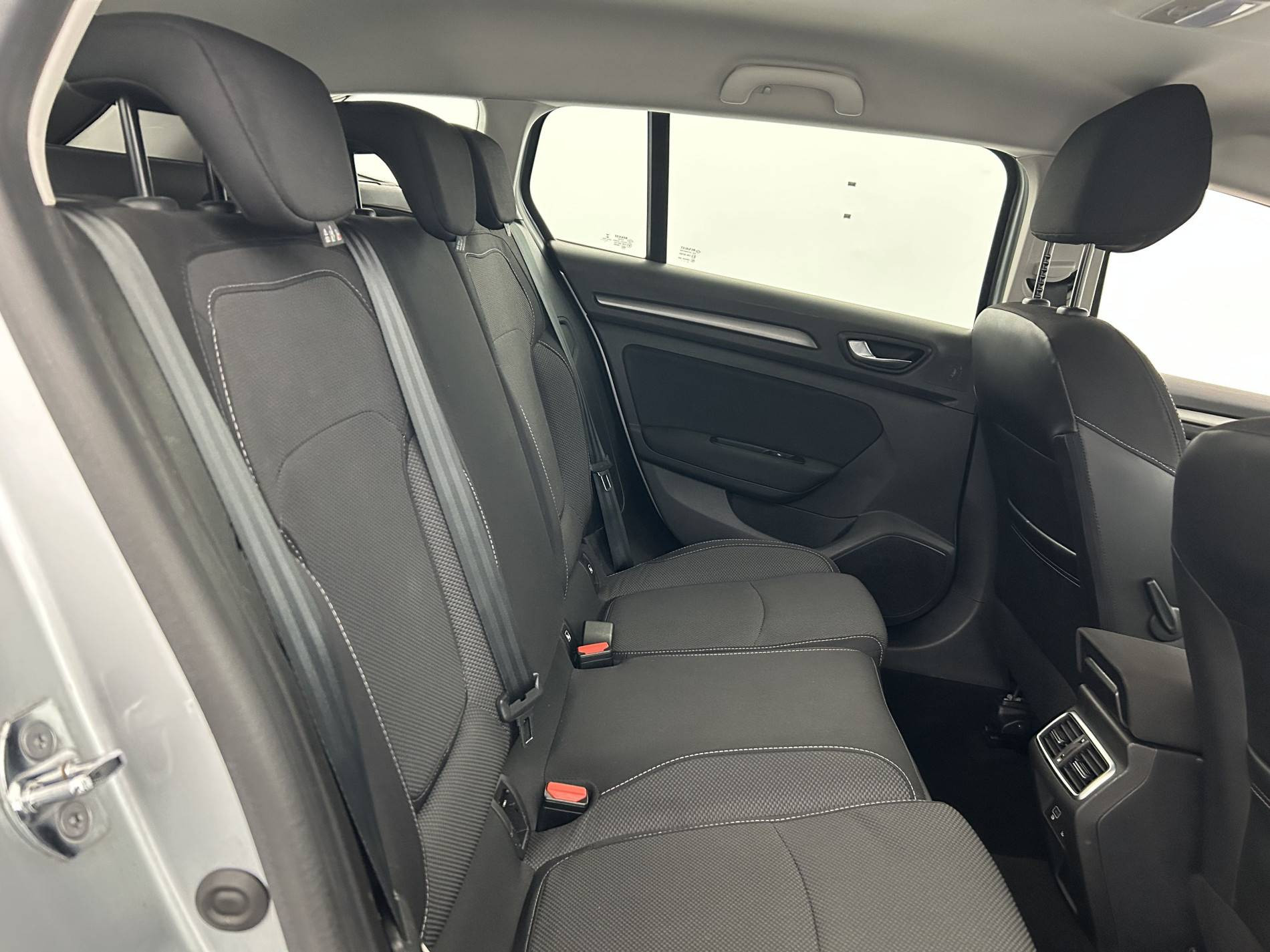 Vente en ligne Renault Megane 4 Estate  Blue dCi 115 EDC au prix de 17 990 €