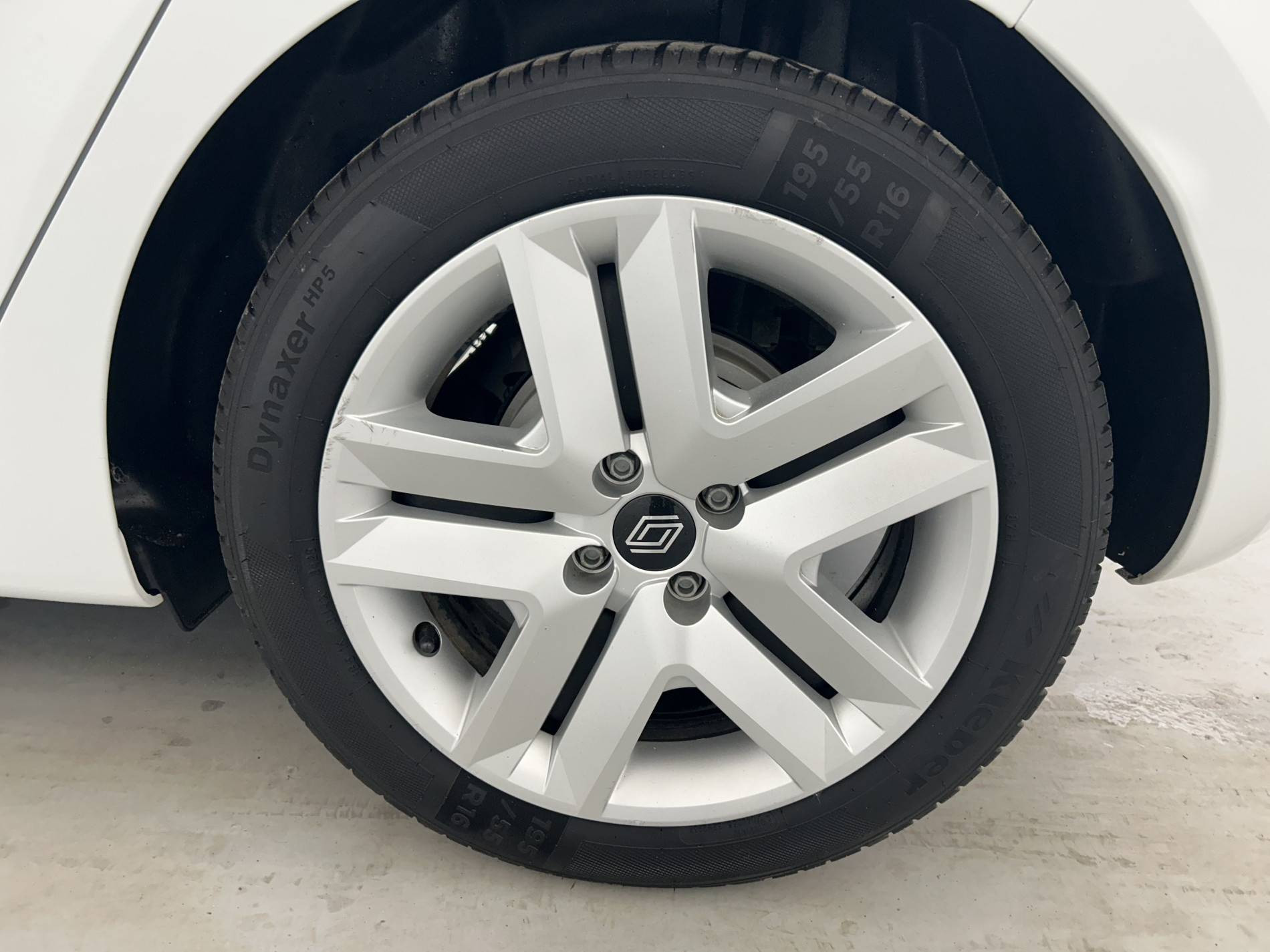 Vente en ligne Renault Clio 5 Clio E-Tech full hybrid 145 au prix de 17 990 €