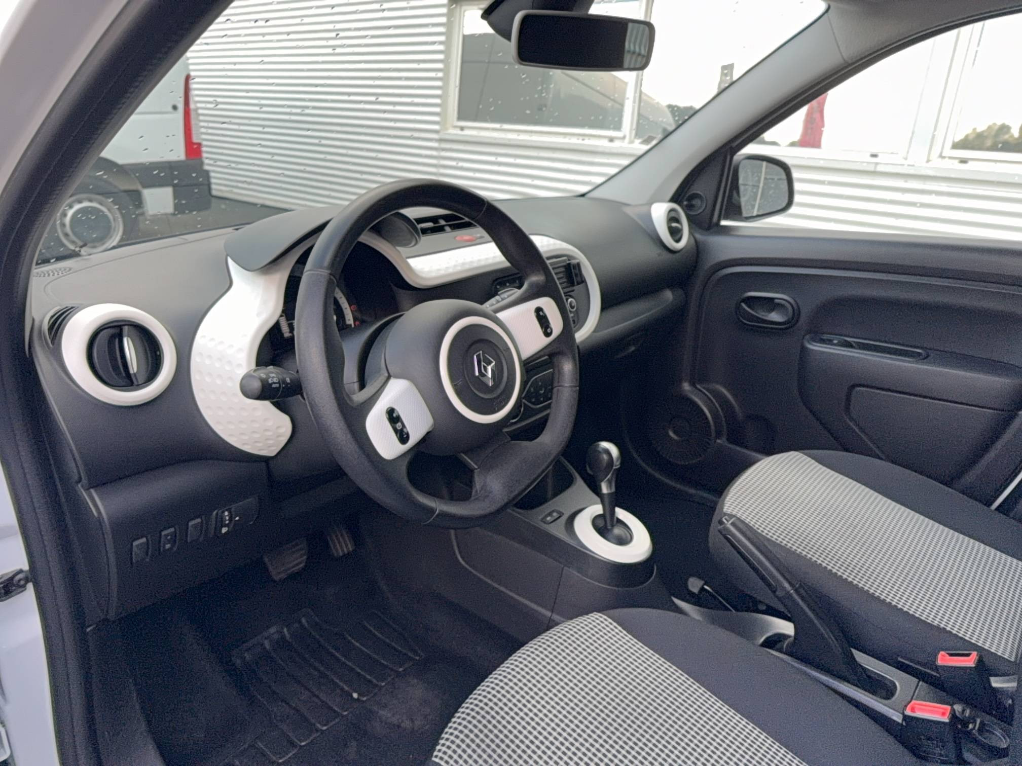 Vente en ligne Renault Twingo Electrique Twingo III E-Tech au prix de 12 990 €