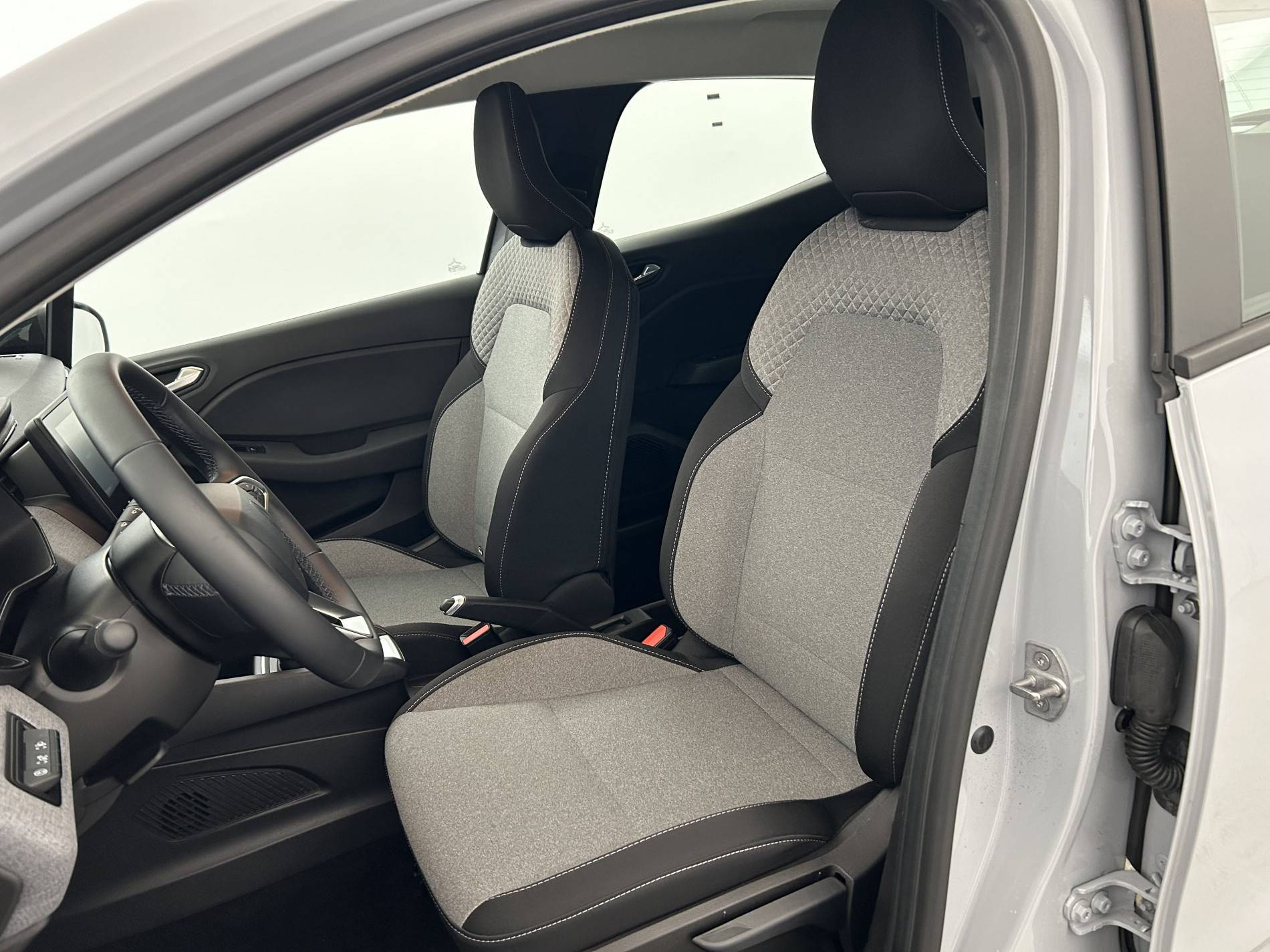 Vente en ligne Renault Clio 5 Clio E-Tech full hybrid 145 ch GSR2 au prix de 20 390 €