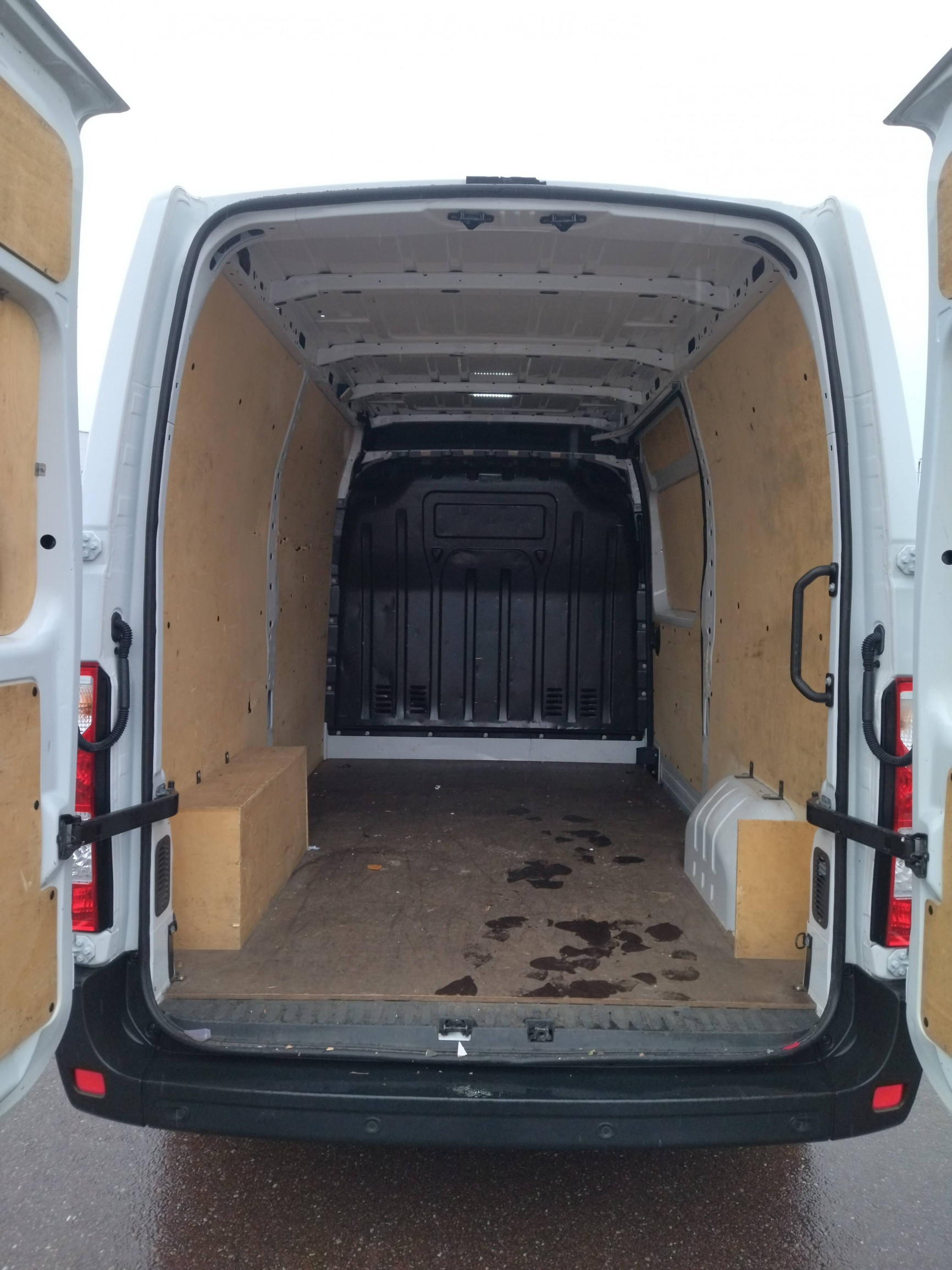 Vente en ligne Renault Master Fourgon MASTER FGN TRAC F3500 L2H2 BLUE DCI 135 au prix de 22 788 €