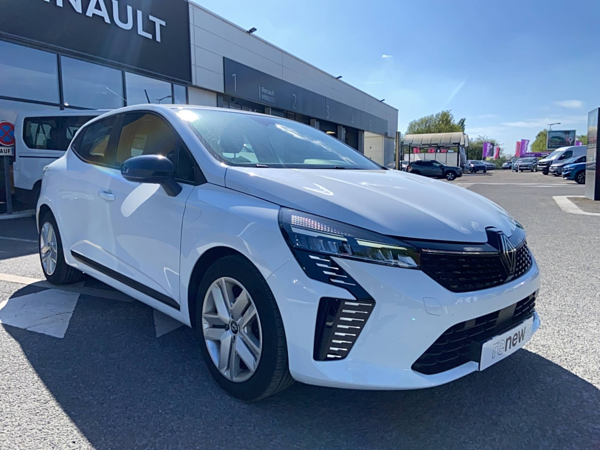 Vente en ligne Renault Clio 5 Clio Eco-G 100 ch GSR2 au prix de 16 290 €