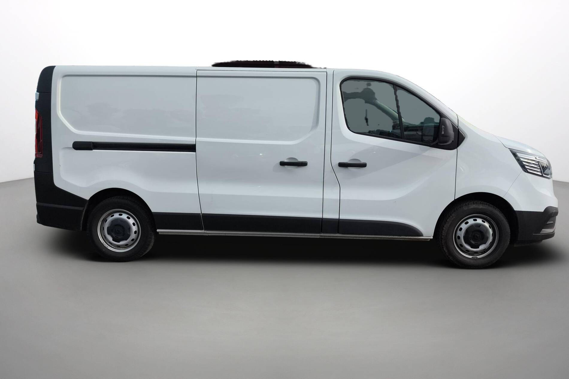 Vente en ligne Renault Trafic 3 Fourgon TRAFIC FGN L2H1 3000 KG BLUE DCI 130 au prix de 22 990 €