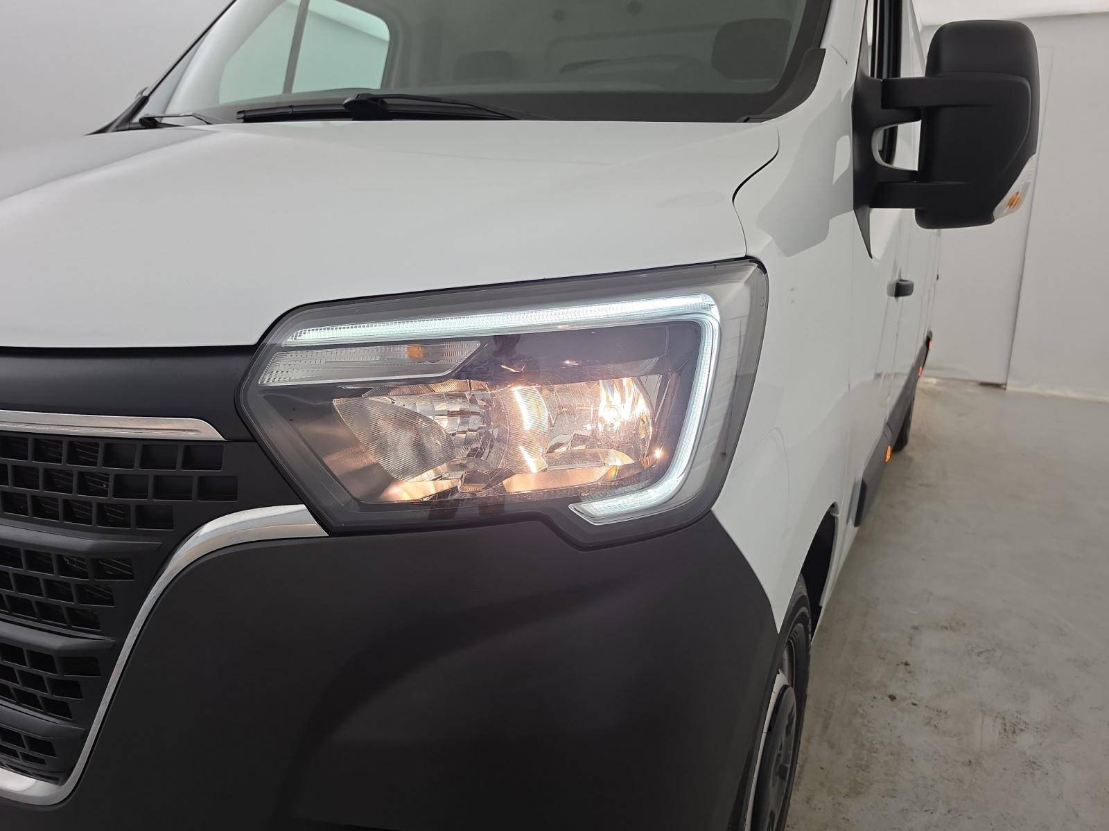 Vente en ligne Renault Master Fourgon MASTER FGN TRAC F3500 L3H3 BLUE DCI 135 au prix de 26 890 €