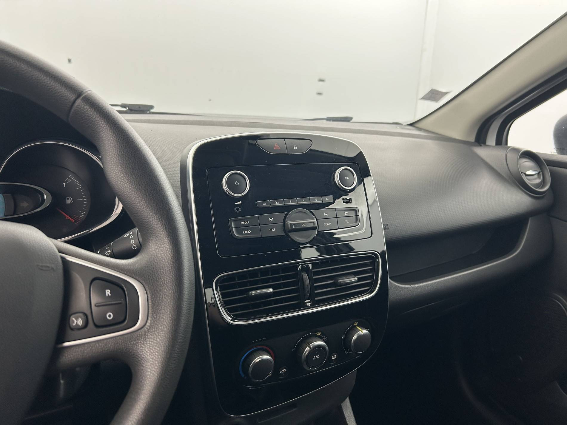 Vente en ligne Renault Clio 4 CLIO SOCIETE DCI 75 ENERGY au prix de 7 790 €