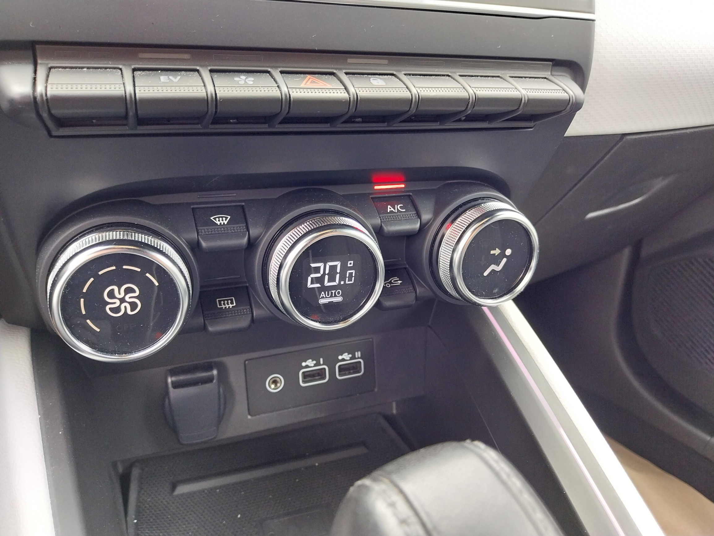 Vente en ligne Renault Clio 5 Clio E-Tech full hybrid 145 au prix de 19 000 €