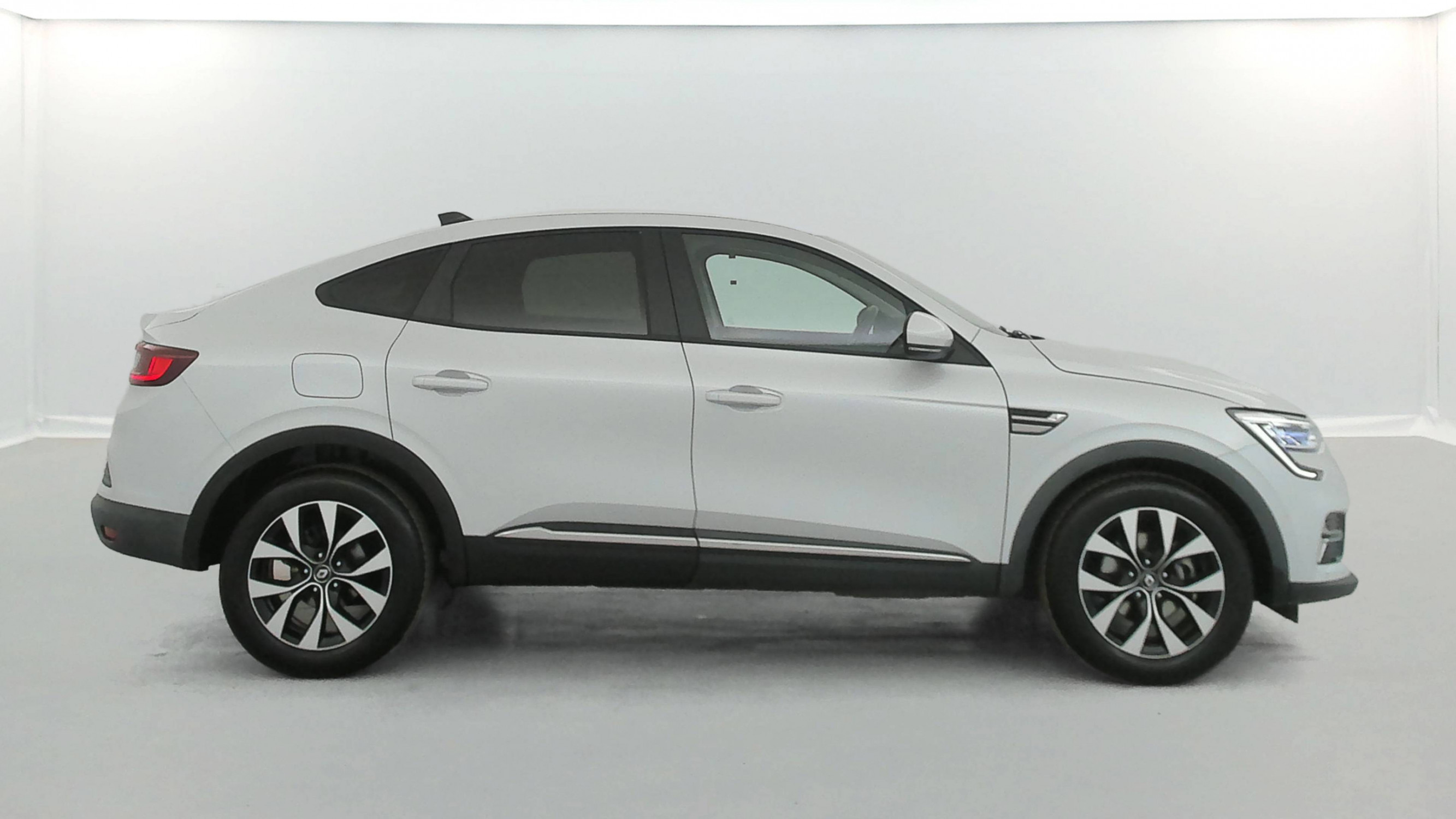Vente en ligne Renault Arkana  E-Tech 145 au prix de 16 990 €