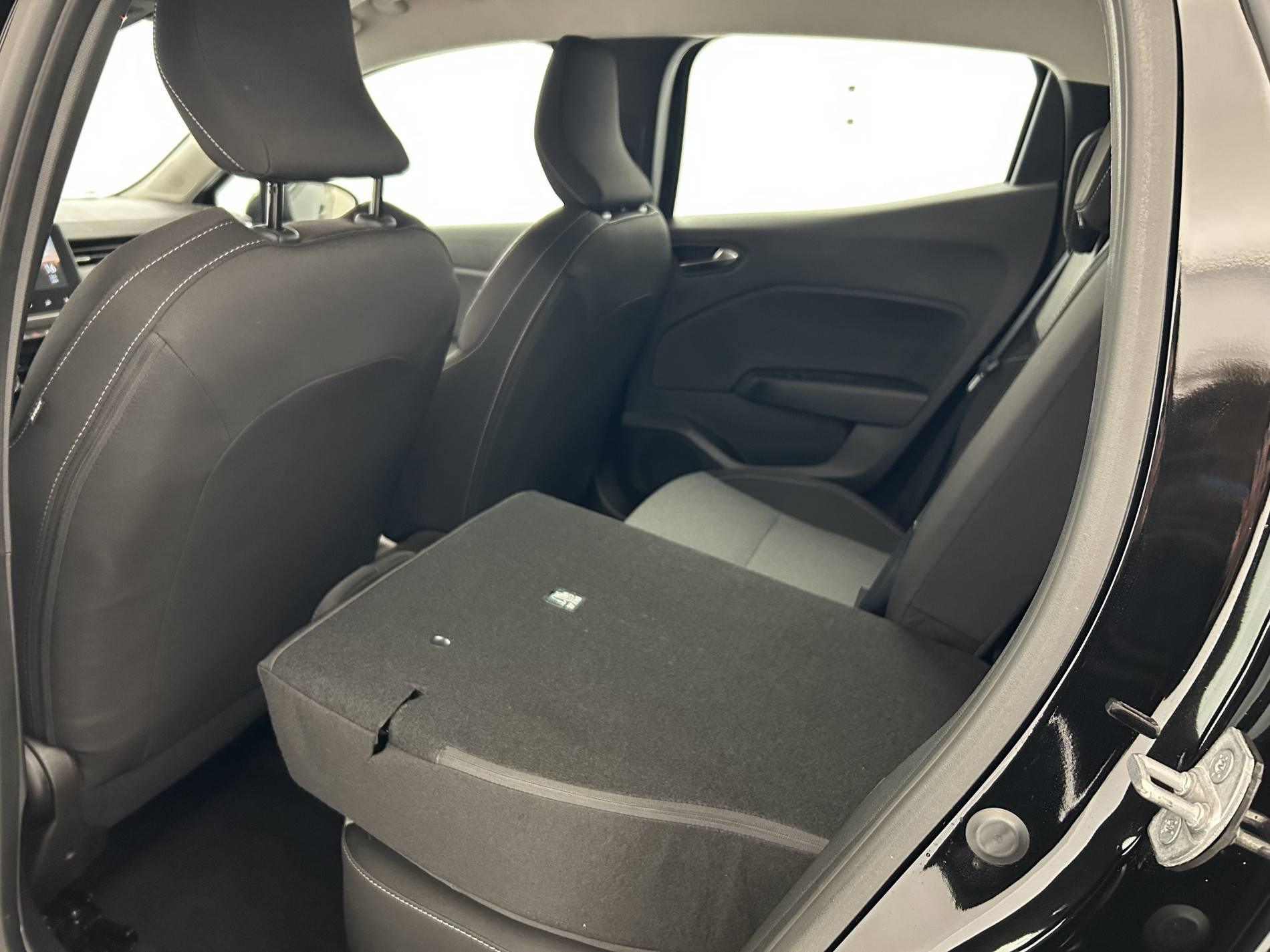 Vente en ligne Renault Clio 5 Clio E-Tech full hybrid 145 ch GSR2 au prix de 19 990 €