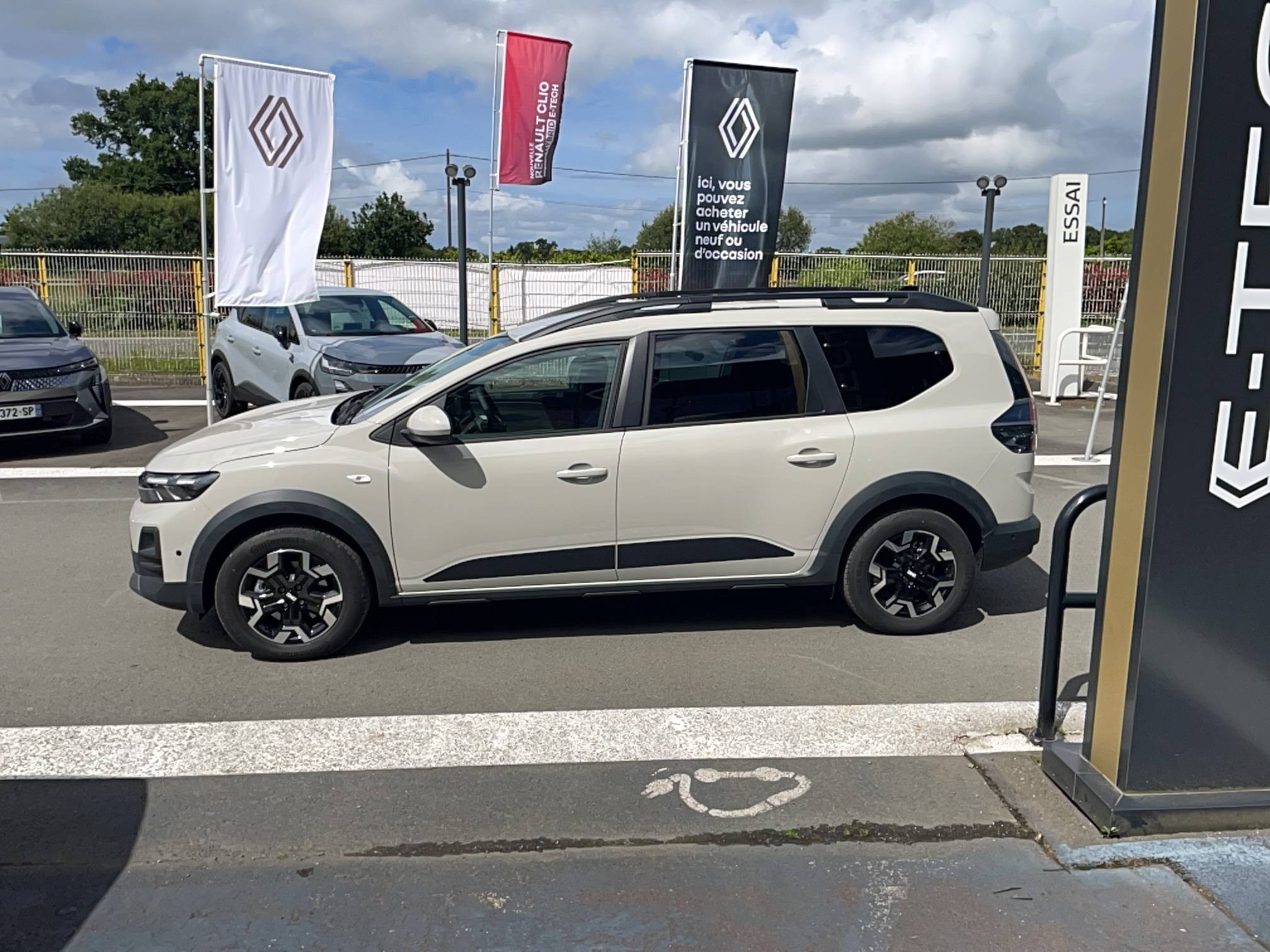 Vente en ligne Dacia Jogger  155 7 pl au prix de 28 990 €