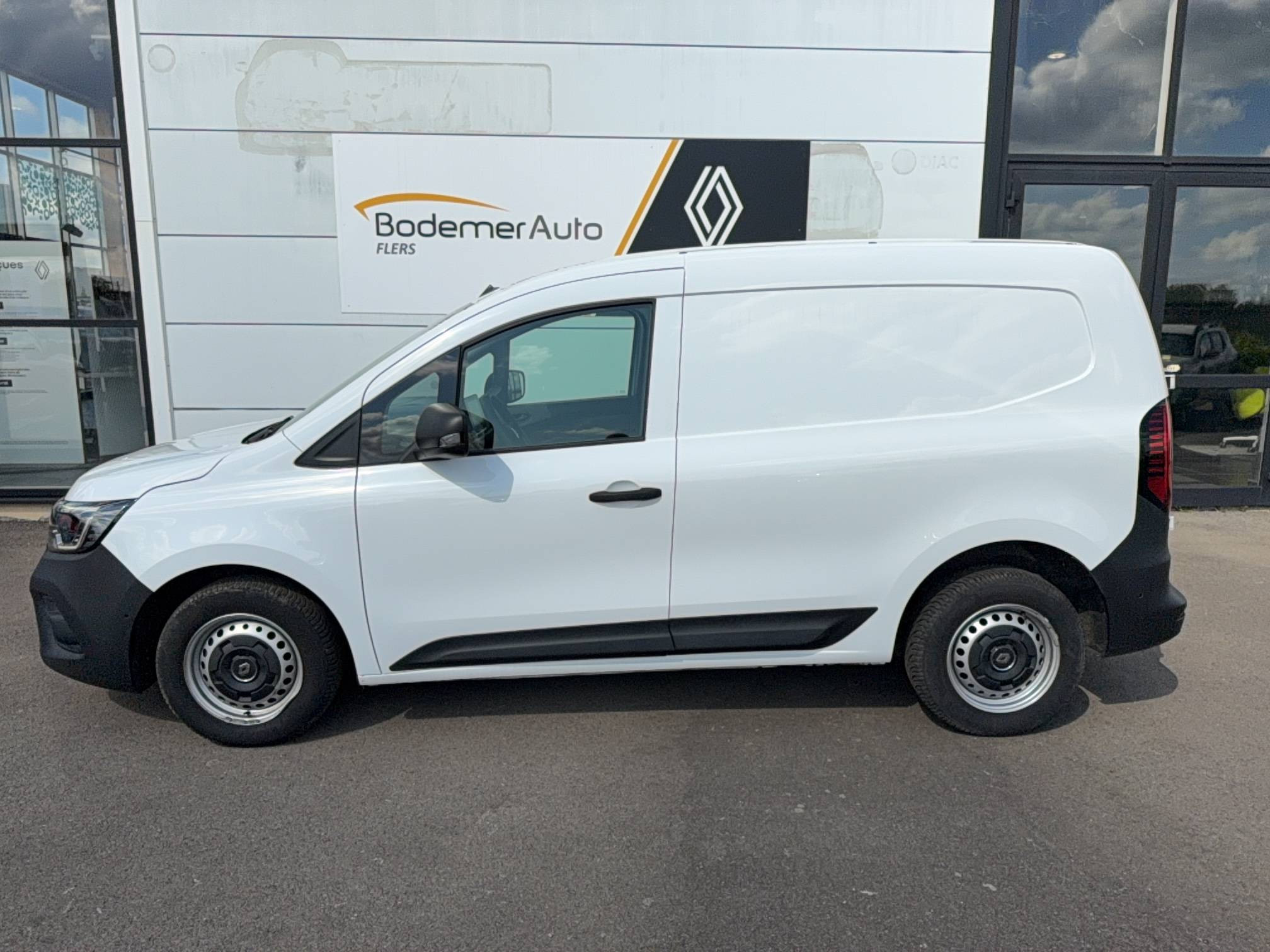 Vente en ligne Renault Kangoo Van  BLUE DCI 95 au prix de 18 900 €