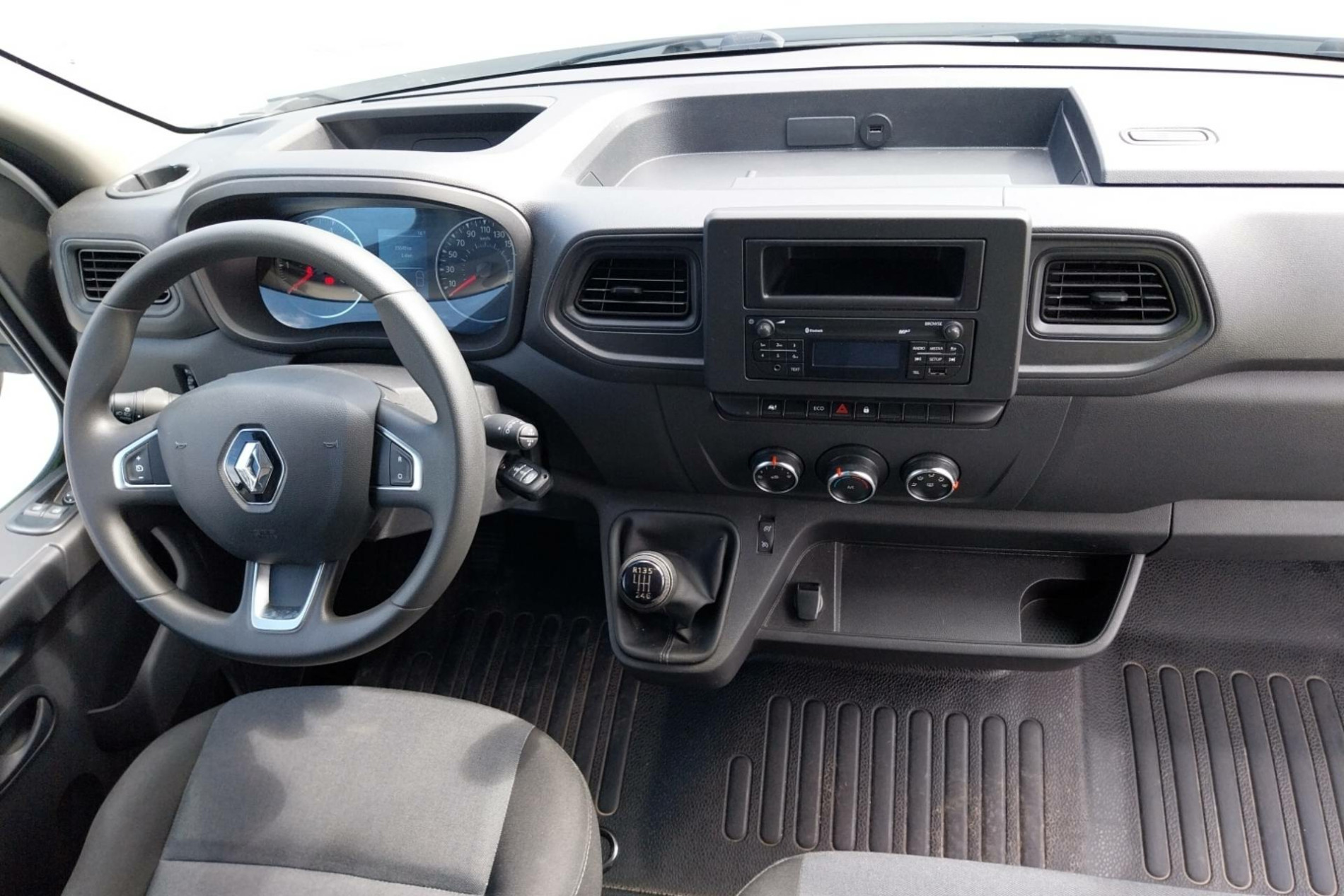 Vente en ligne Renault Master Fourgon MASTER FGN TRAC F3500 L2H2 BLUE DCI 135 au prix de 24 990 €