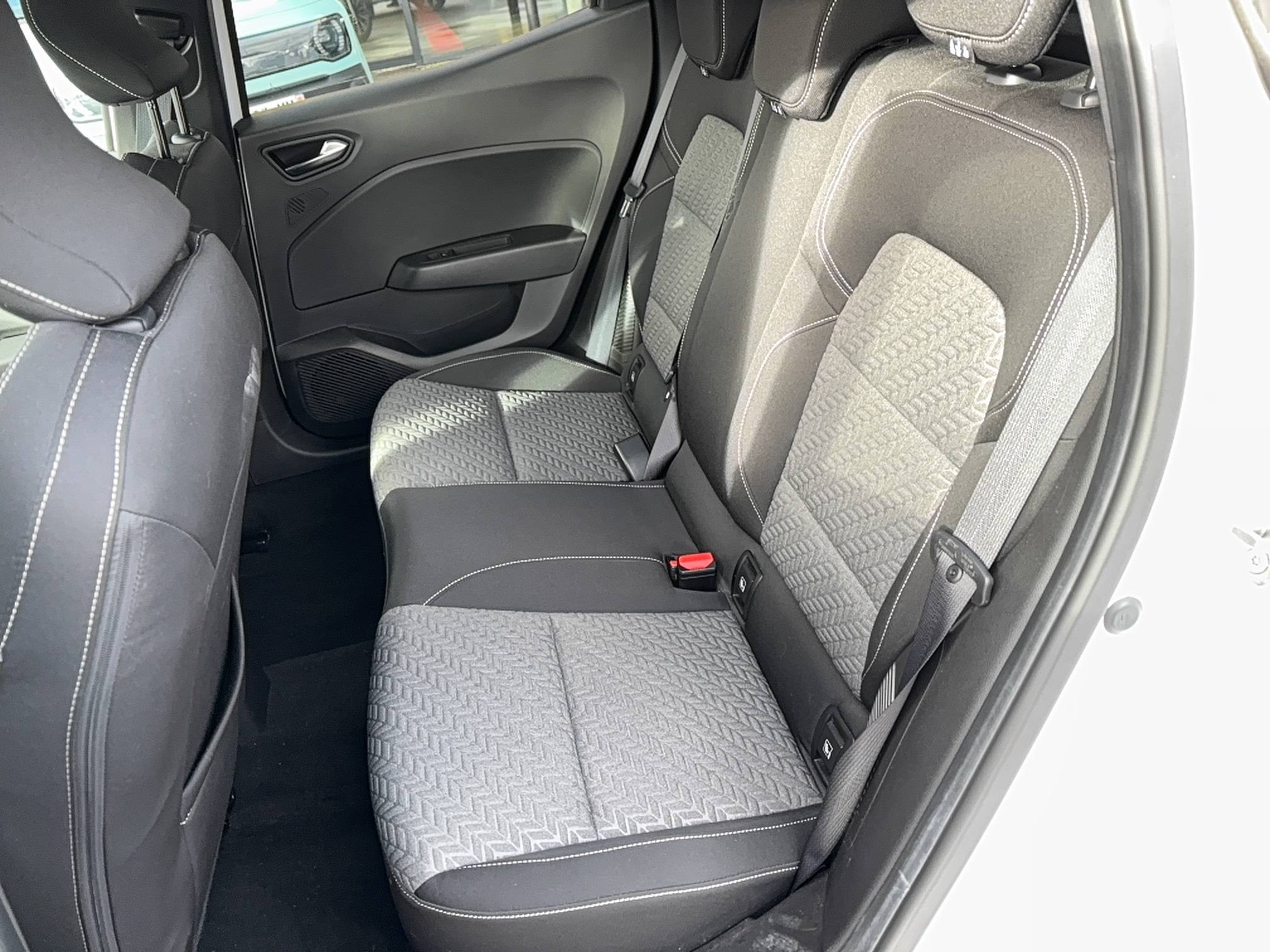 Vente en ligne Renault Clio 5 Clio E-Tech hybride 145 au prix de 17 391 €