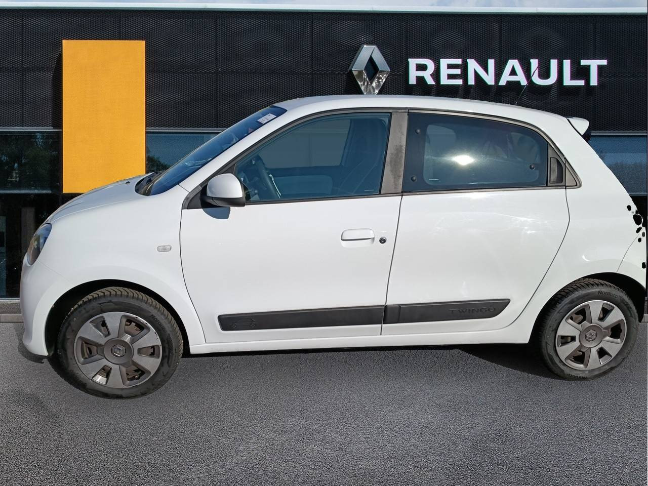 Vente en ligne Renault Twingo 3  1.0 SCe 70 E6C au prix de 8 990 €