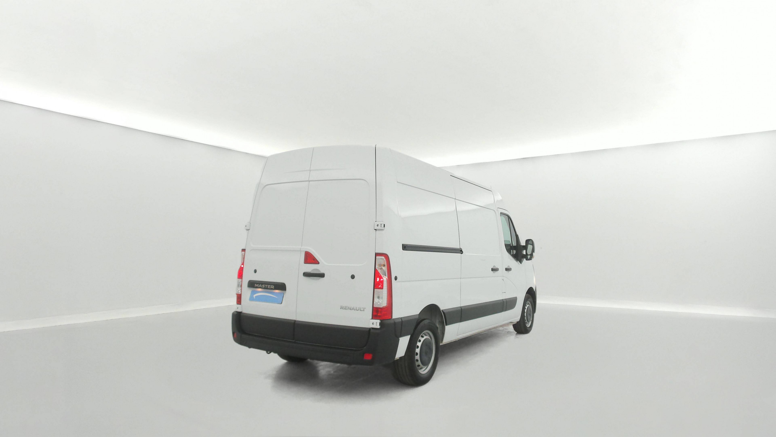 Vente en ligne Renault Master Fourgon MASTER FGN TRAC F3500 L2H2 BLUE DCI 135 au prix de 25 490 €