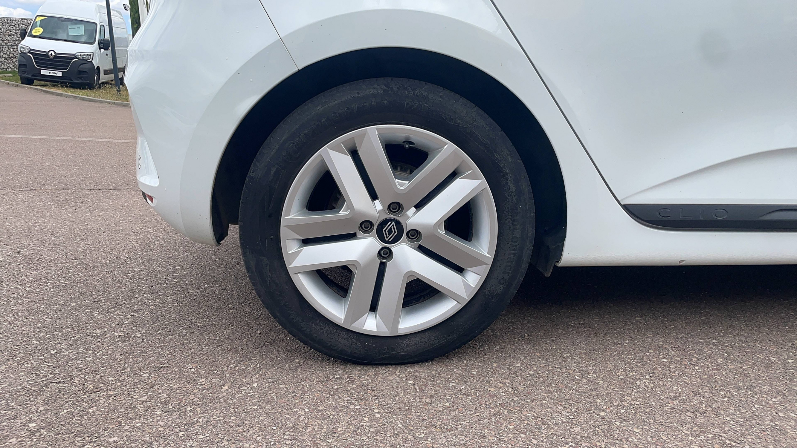 Vente en ligne Renault Clio 5 CLIO SOCIETE BLUE DCI 100 au prix de 1 €