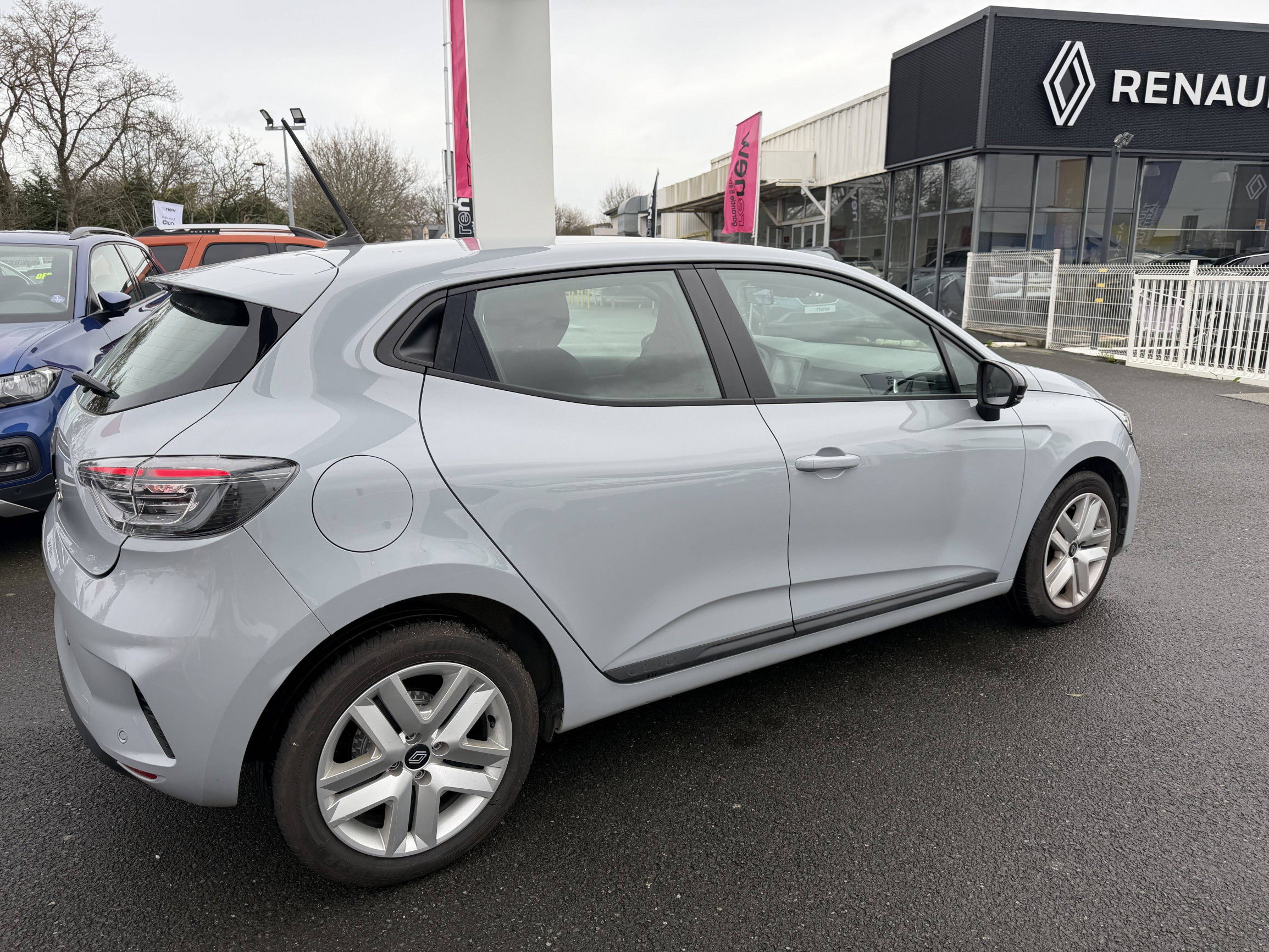 Vente en ligne Renault Clio 5 Clio TCe 90 ch GSR2 au prix de 15 389 €