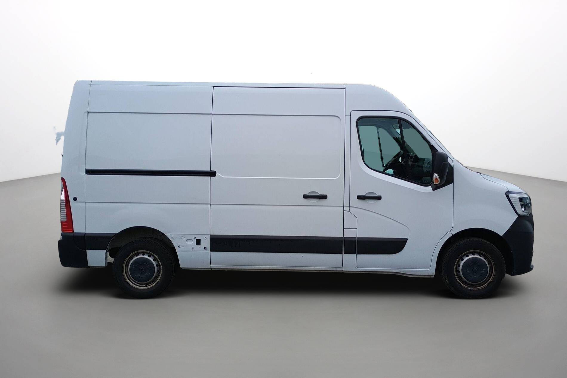 Vente en ligne Renault Master Fourgon MASTER FGN TRAC F3500 L2H2 BLUE DCI 135 au prix de 25 490 €