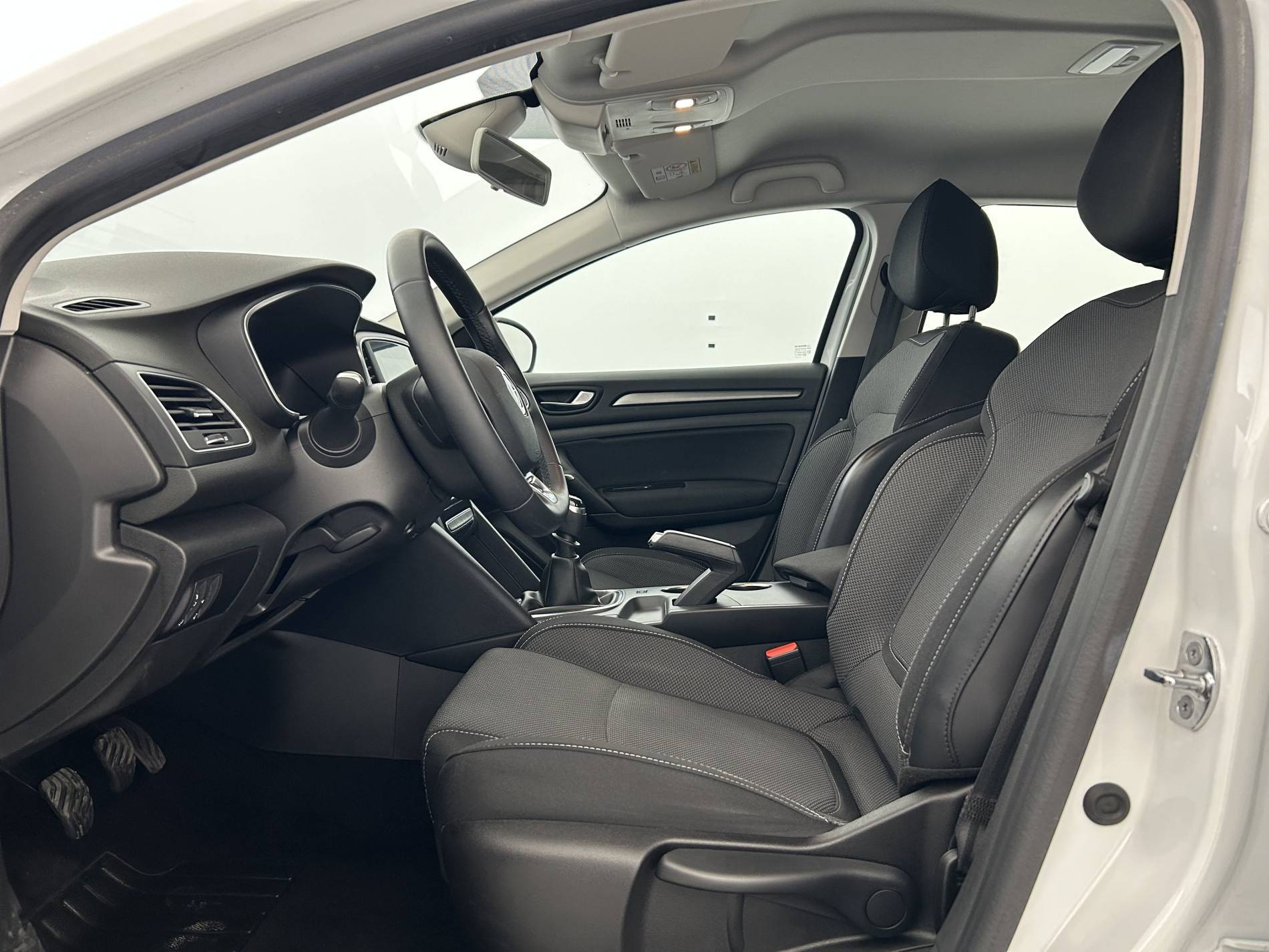 Vente en ligne Renault Megane 4 Estate  Blue dCi 115 au prix de 15 780 €