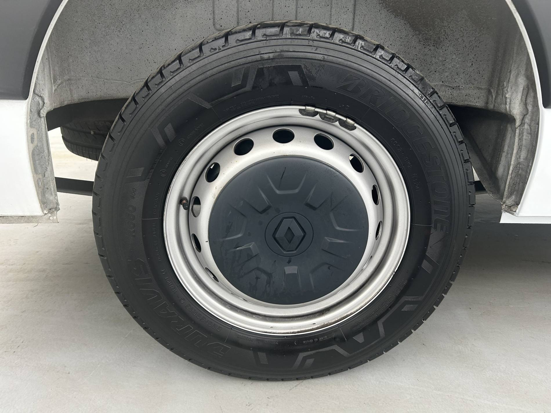 Vente en ligne Renault Master Fourgon MASTER FGN TRAC F3500 L2H2 BLUE DCI 135 au prix de 23 990 €
