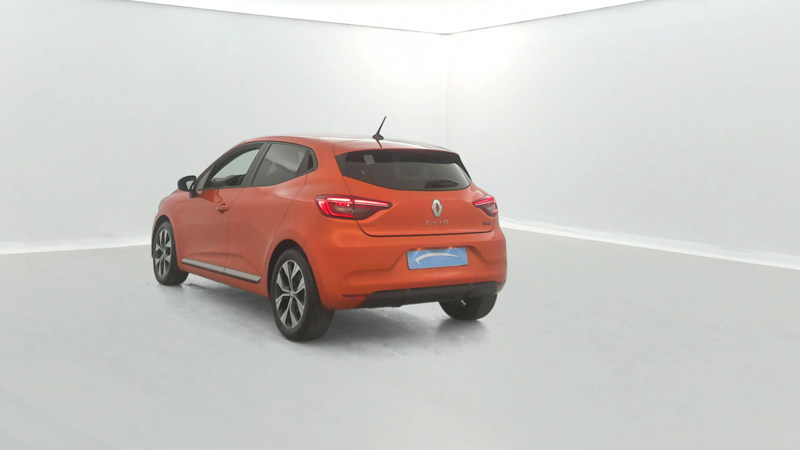 Vente en ligne Renault Clio 5 Clio E-Tech full hybrid 145 au prix de 17 390 €
