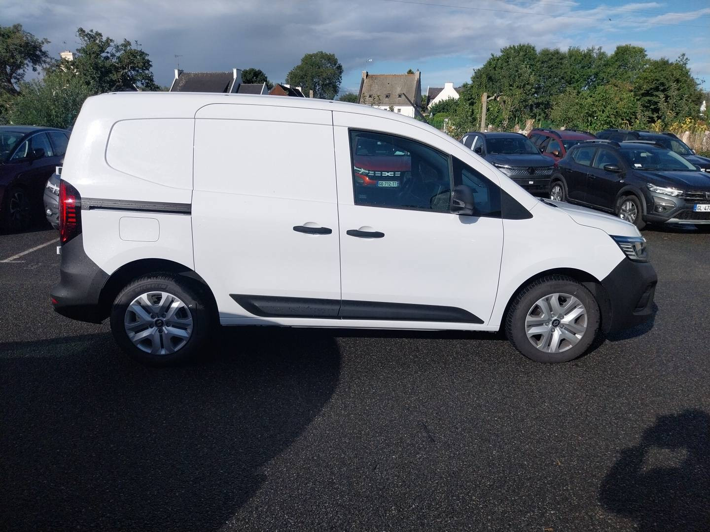 Vente en ligne Renault Kangoo Van  FG TOLE BLUE DCI 95 L1 GSR2 au prix de 32 160 €