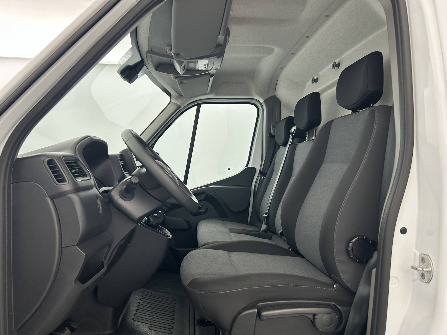 Vente en ligne Renault Master Fourgon MASTER FGN TRAC F3500 L2H2 BLUE DCI 135 au prix de 24 590 €