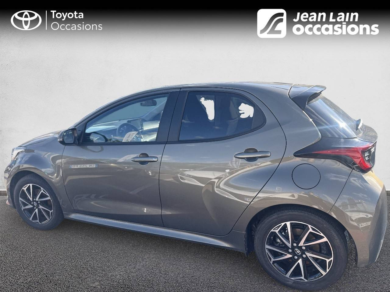 Vente en ligne TOYOTA YARIS HYBRIDE MY22 Yaris Hybride 116h Design de 2023 au prix de 19 990 €