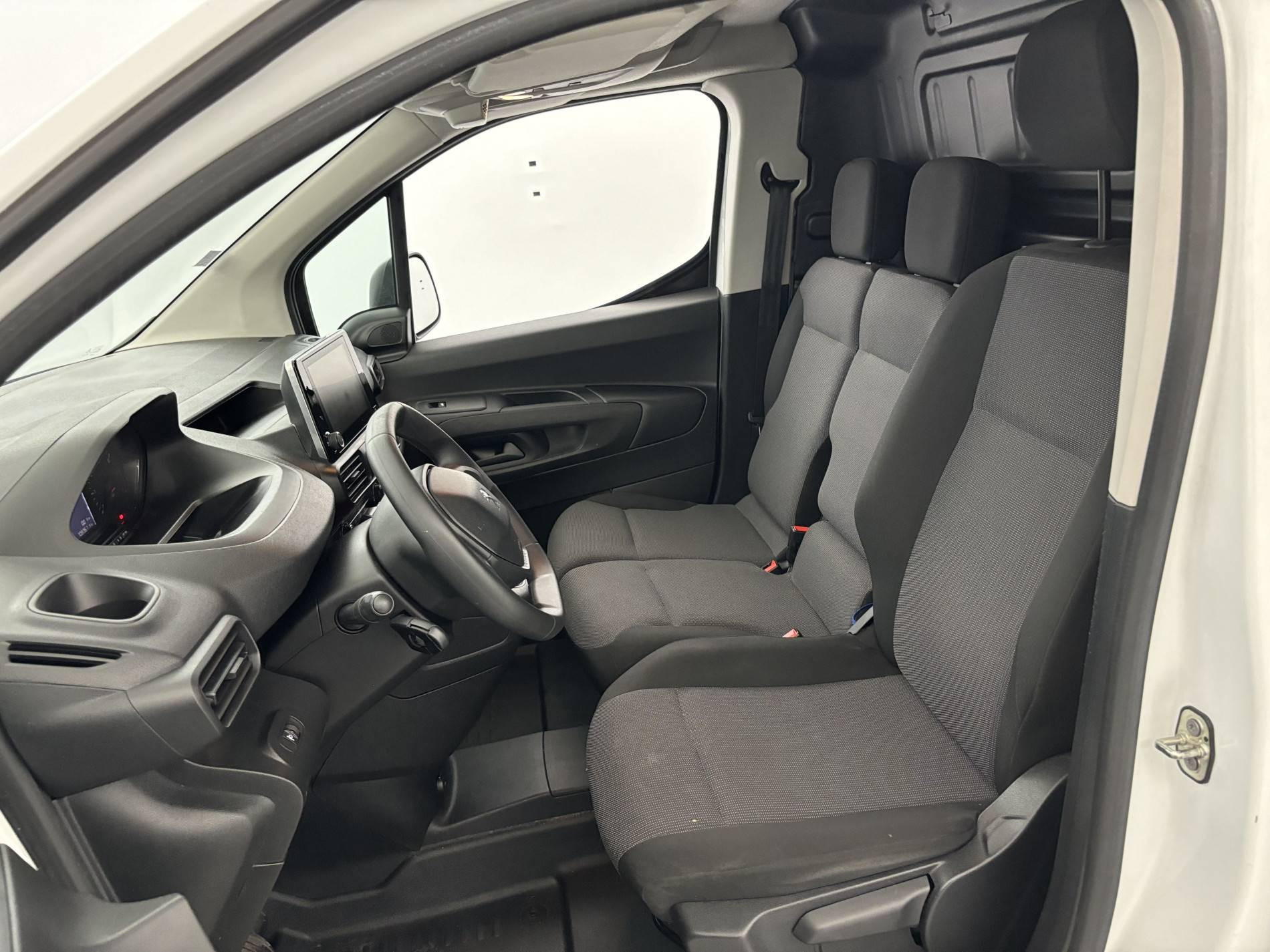 Vente en ligne Peugeot Partner Fourgon  STANDARD 650 KG BLUEHDI 100 S&S BVM5 au prix de 11 990 €