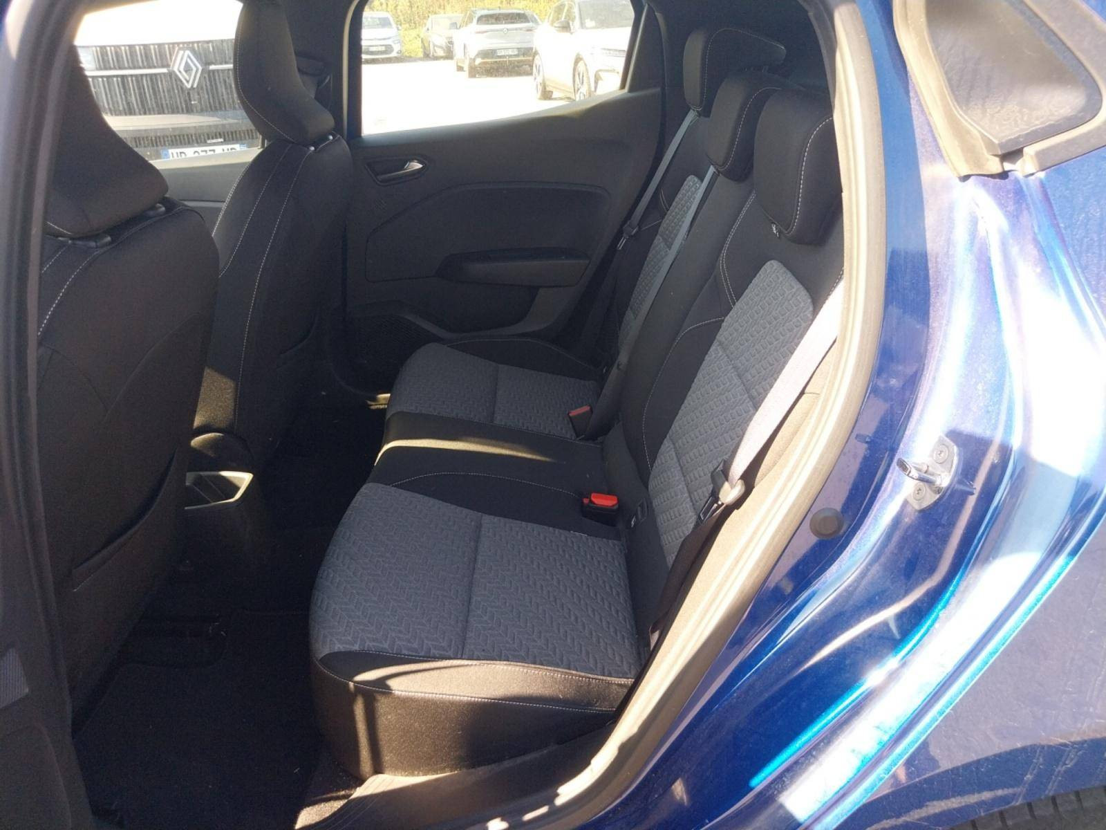 Vente en ligne Renault Clio 5 Clio E-Tech 140 - 21N au prix de 15 990 €