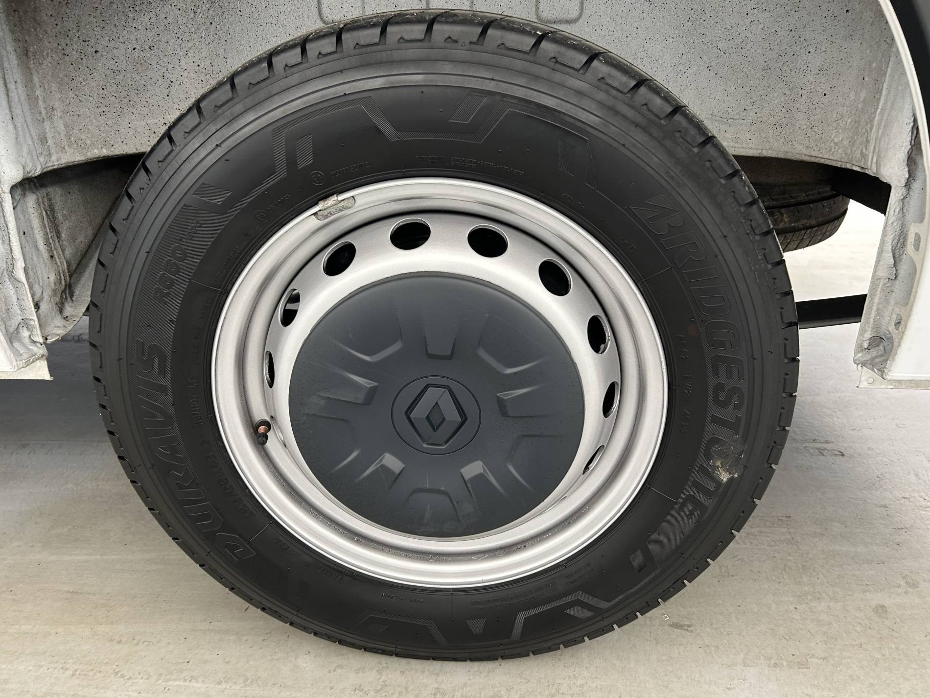 Vente en ligne Renault Master Fourgon MASTER CA TRAC F3500 L2H2 BLUE DCI 135 au prix de 26 490 €