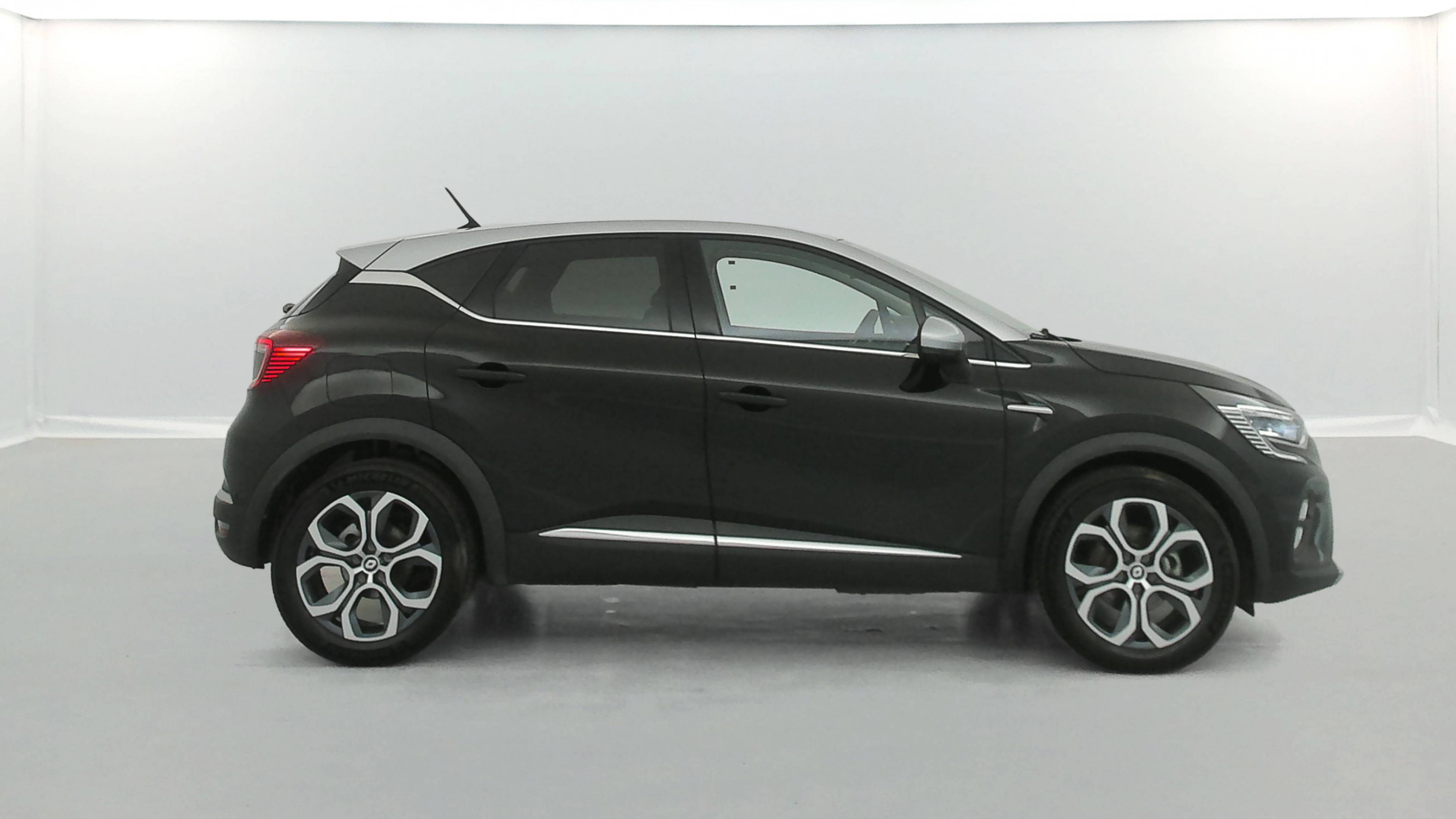 Vente en ligne Renault Captur  E-Tech 145 - 21 au prix de 19 790 €