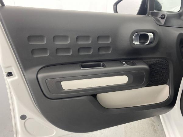 Vente en ligne Citroën C3 Business C3 PureTech 82 S&S BVM5 au prix de 13 990 €